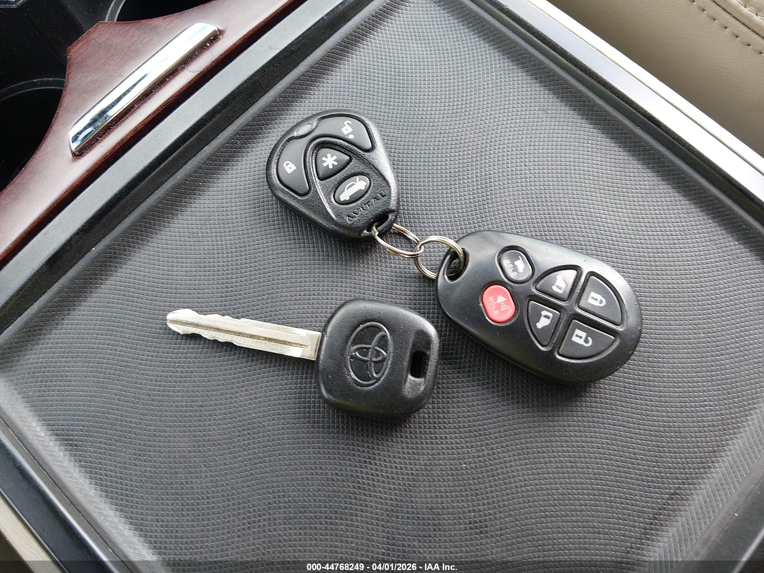 TOYOTA SIENNA image 11