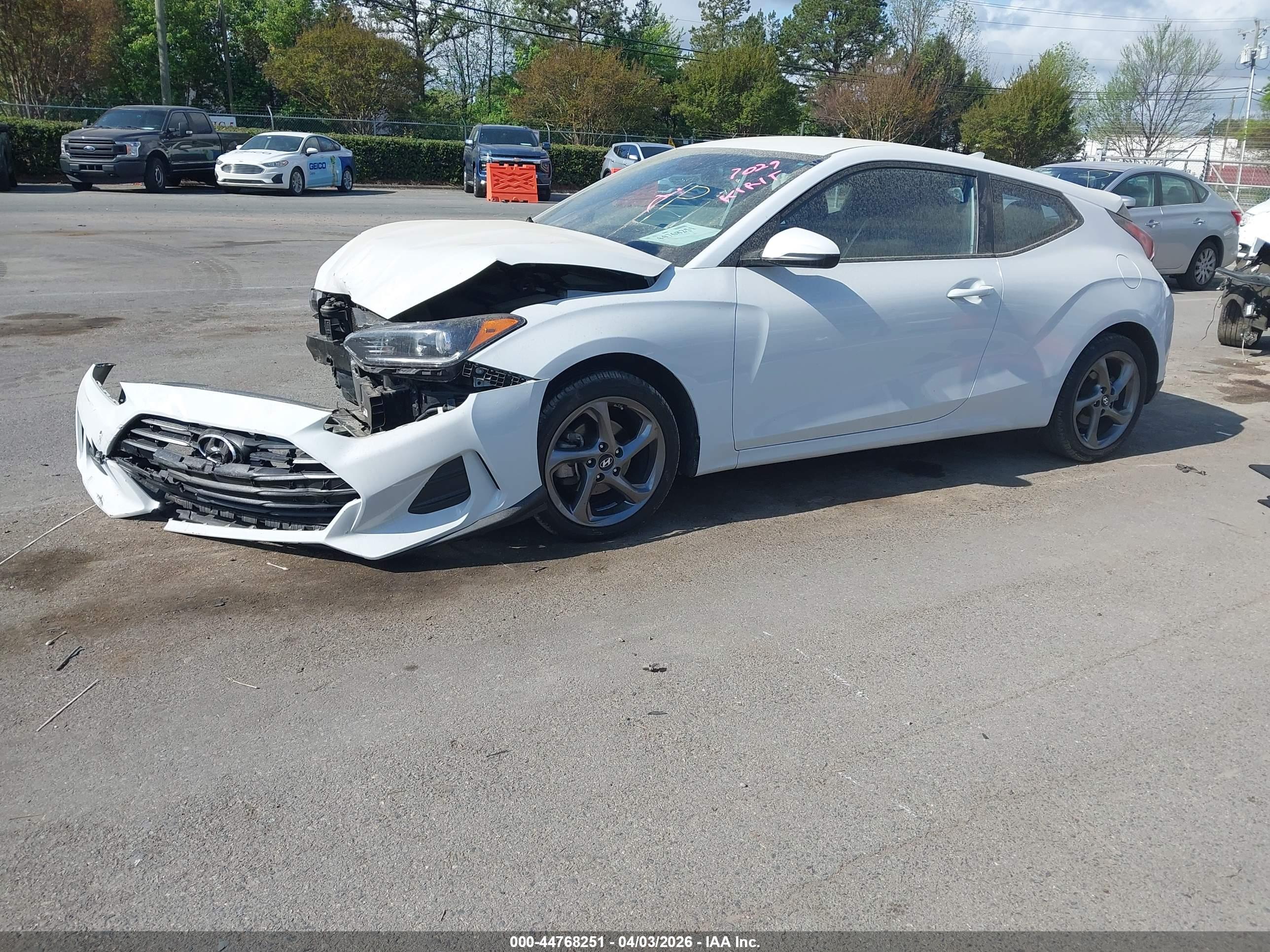 HYUNDAI VELOSTER image 2