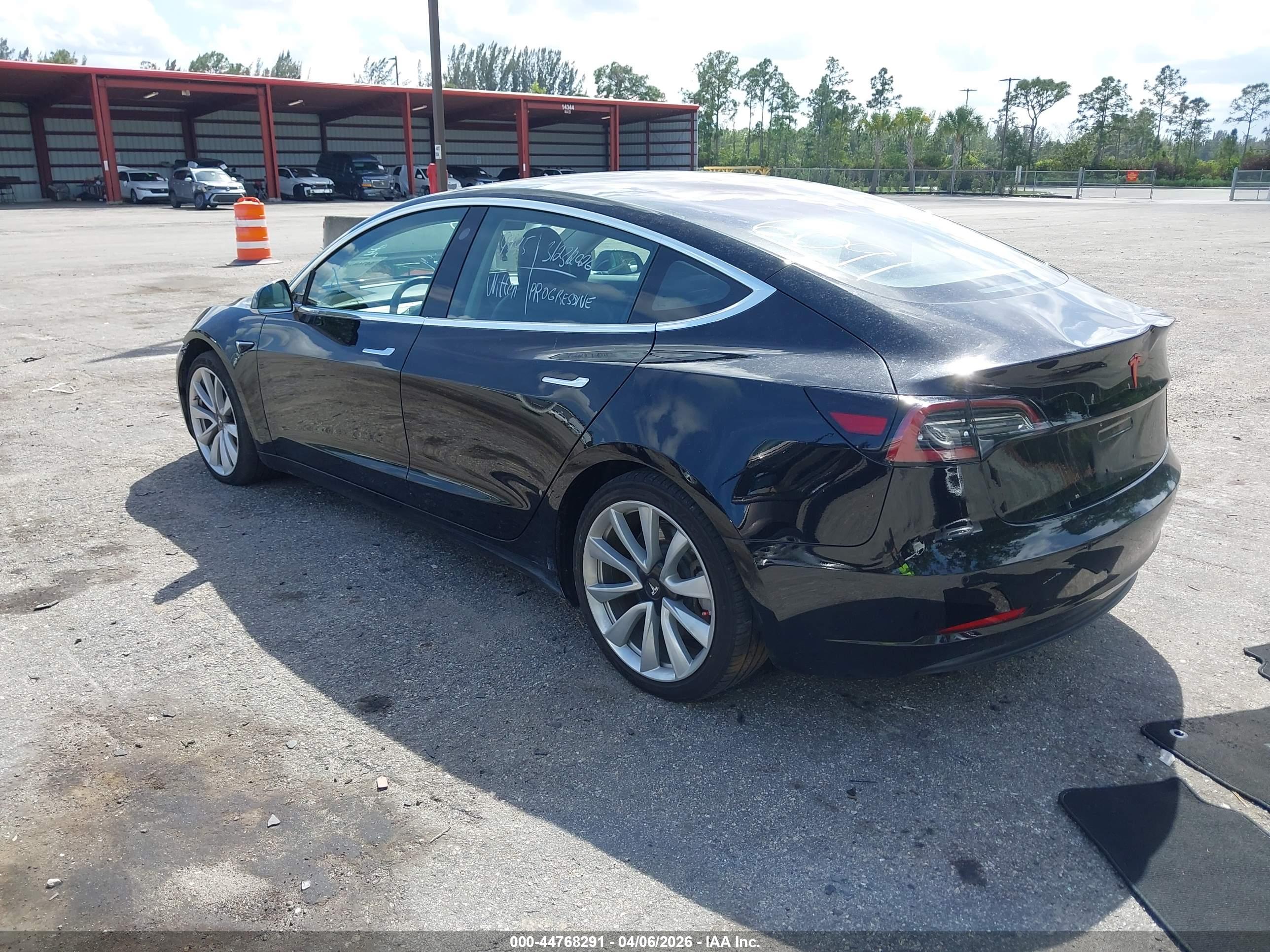 TESLA MODEL image 3