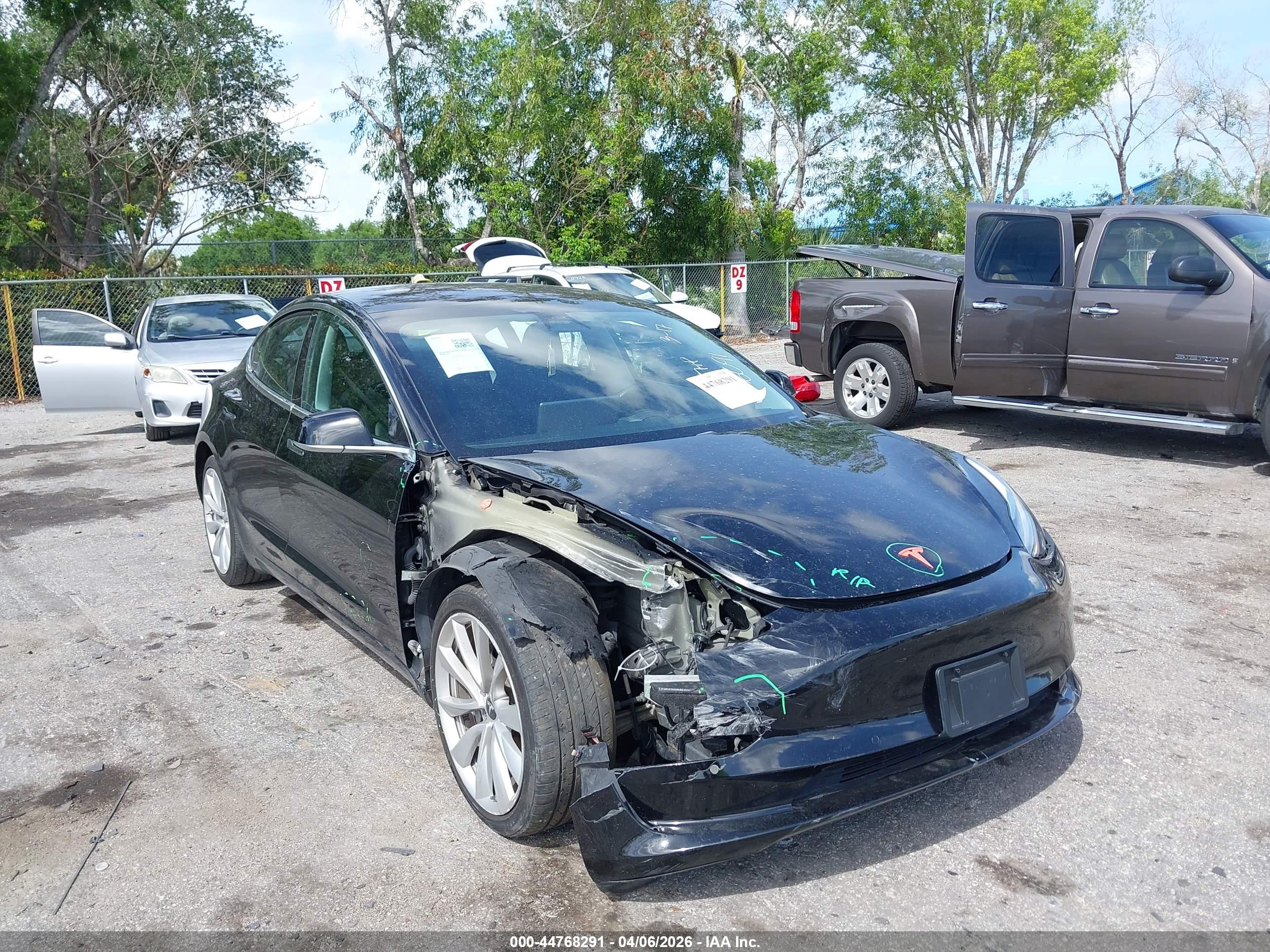 TESLA MODEL image 6