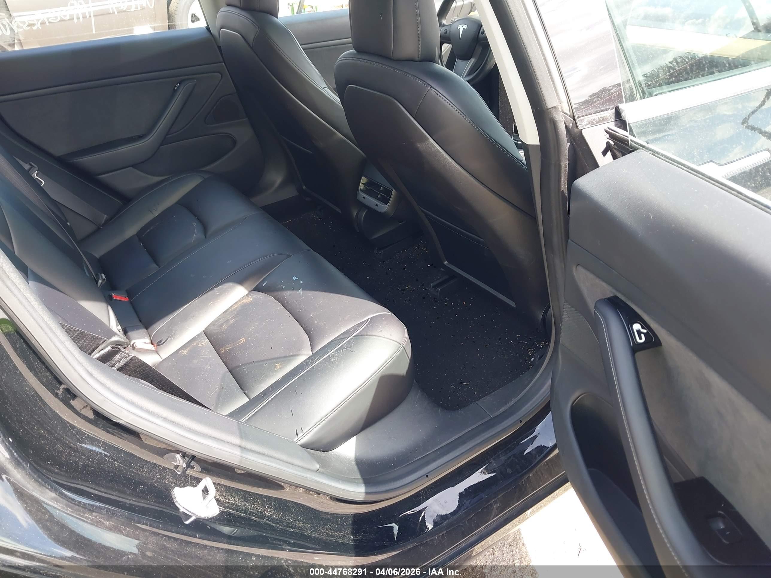 TESLA MODEL image 8