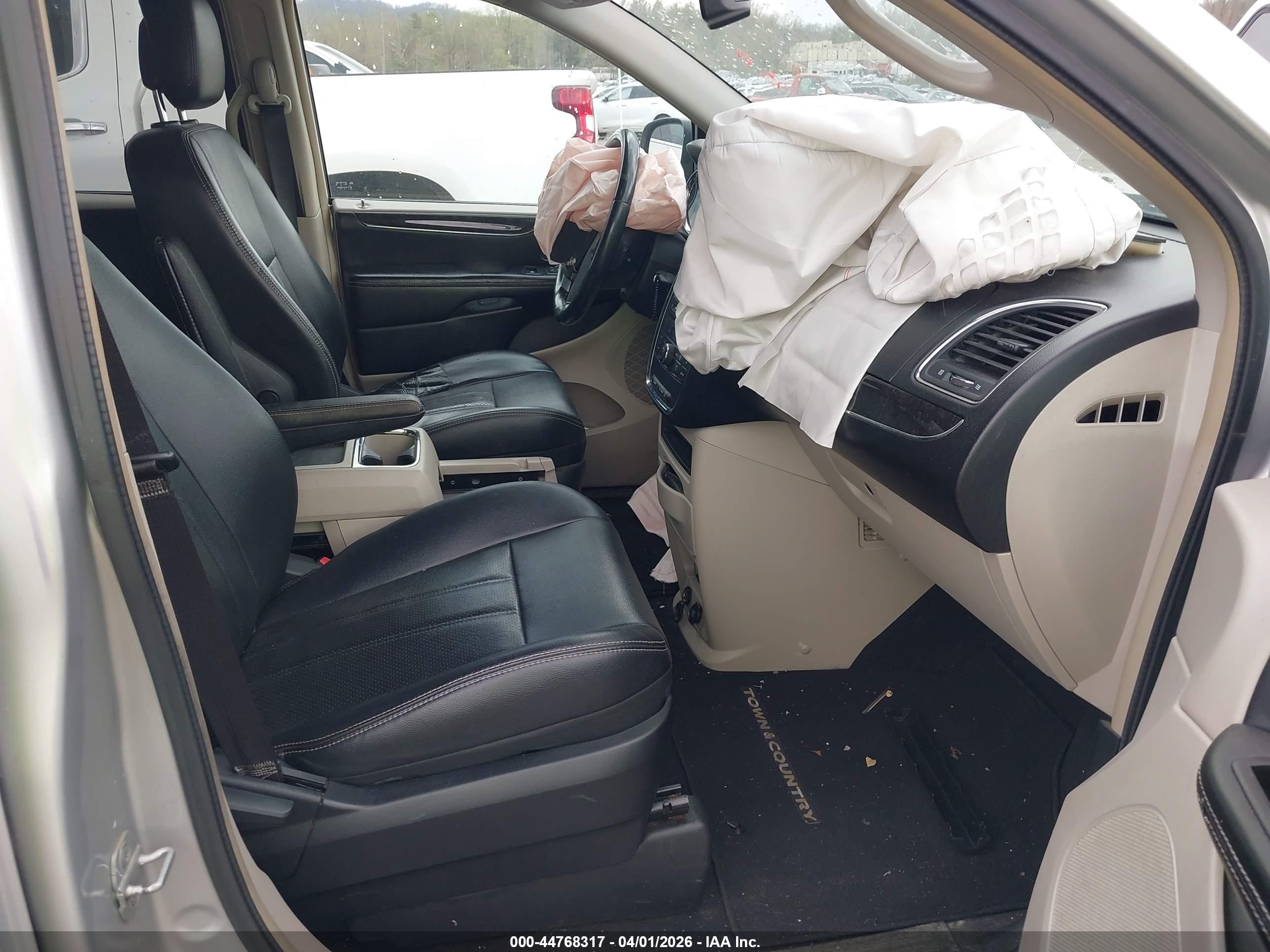CHRYSLER TOWN image 5