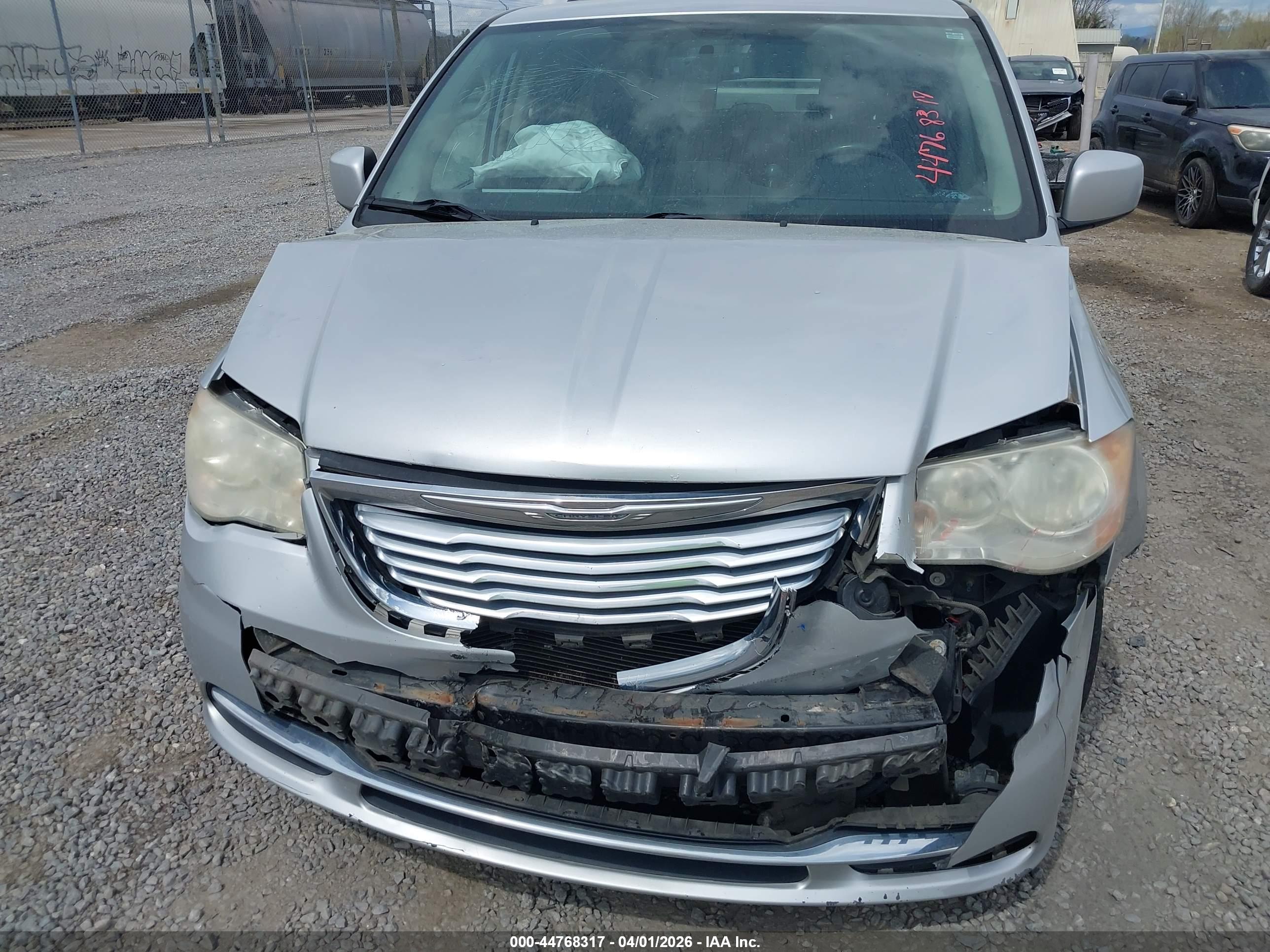 CHRYSLER TOWN image 6