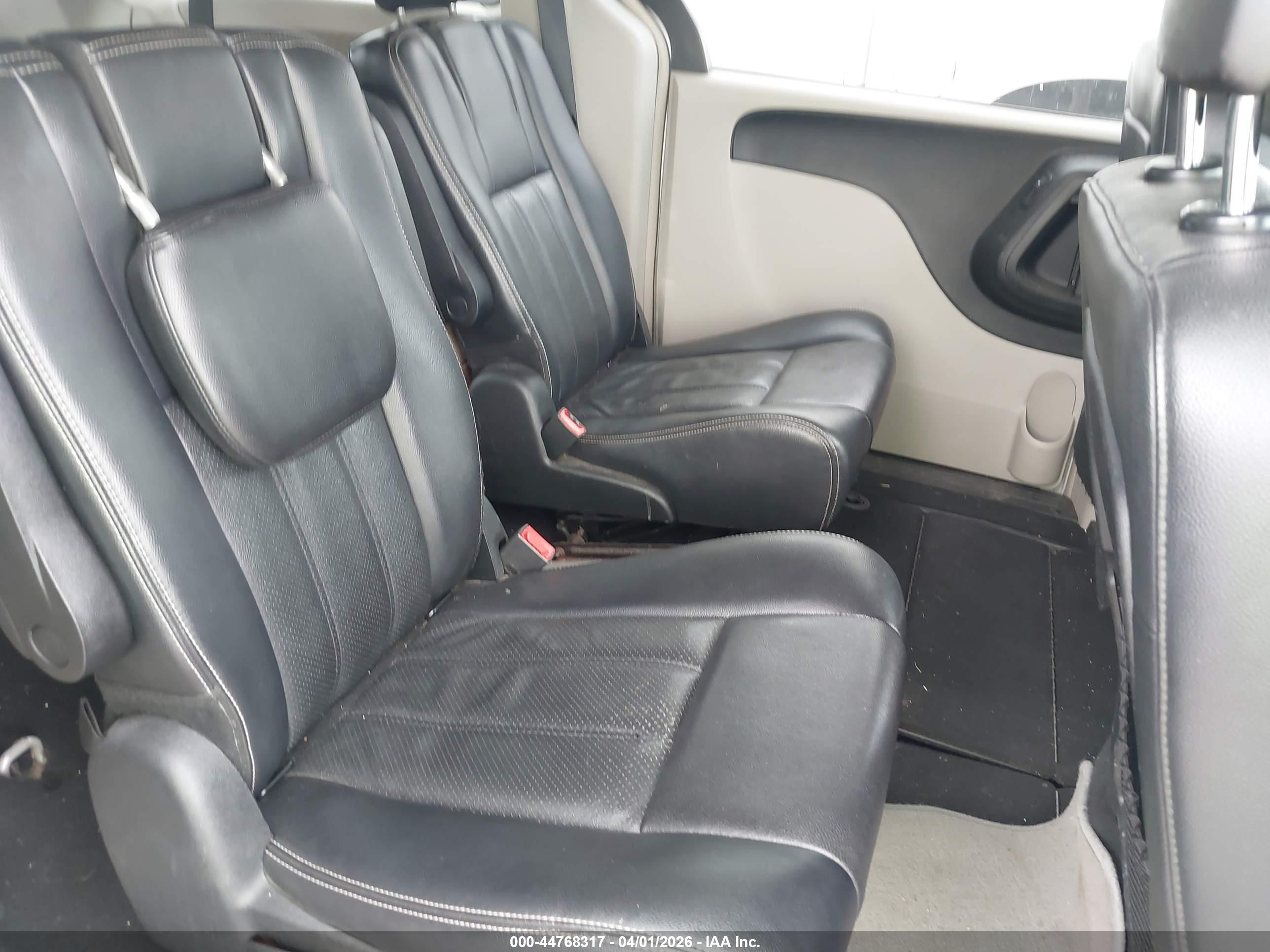 CHRYSLER TOWN image 8