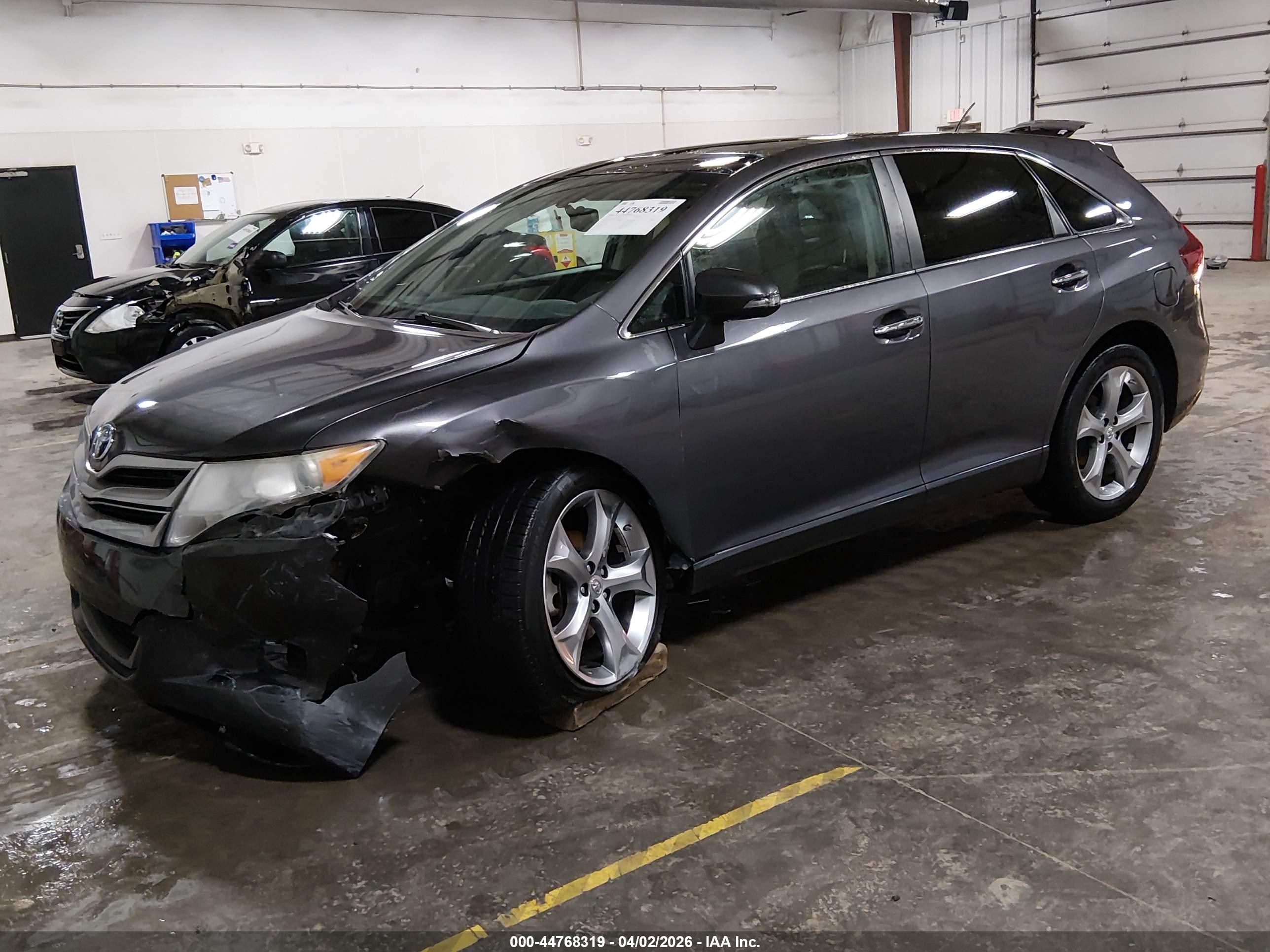 TOYOTA VENZA image 2