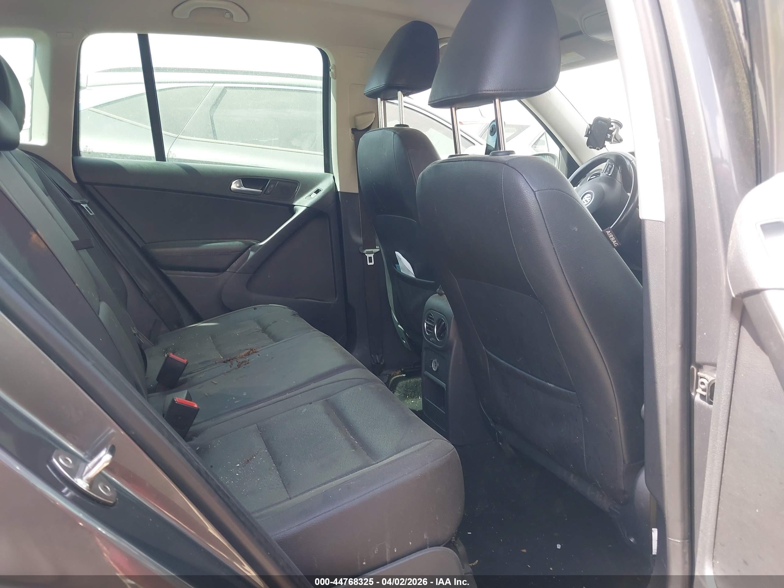 VOLKSWAGEN TIGUAN image 8