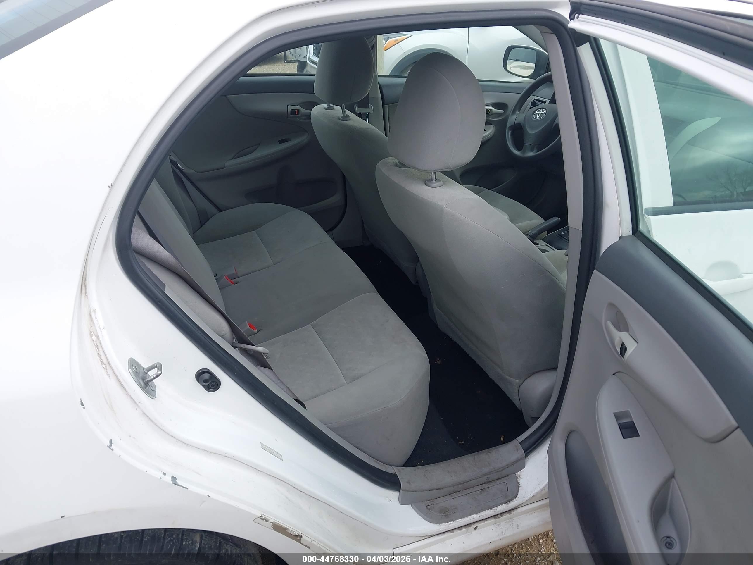TOYOTA COROLLA image 8