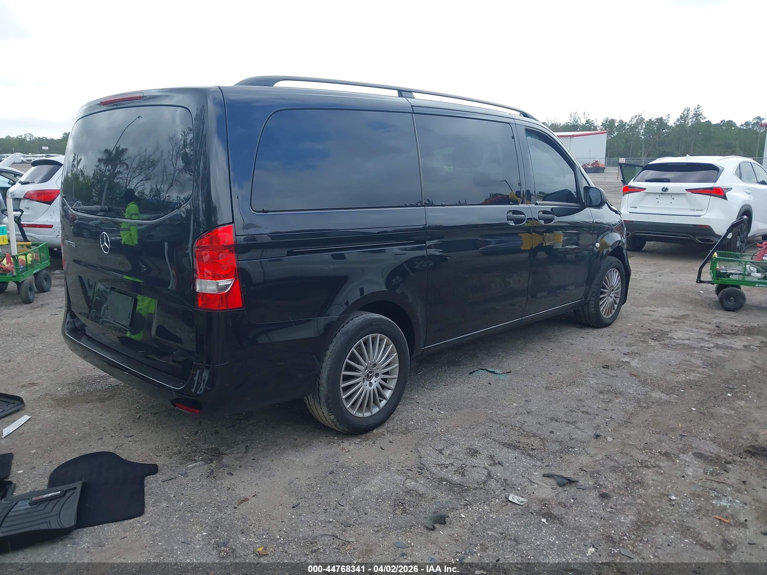 MERCEDES-BENZ METRIS image 4