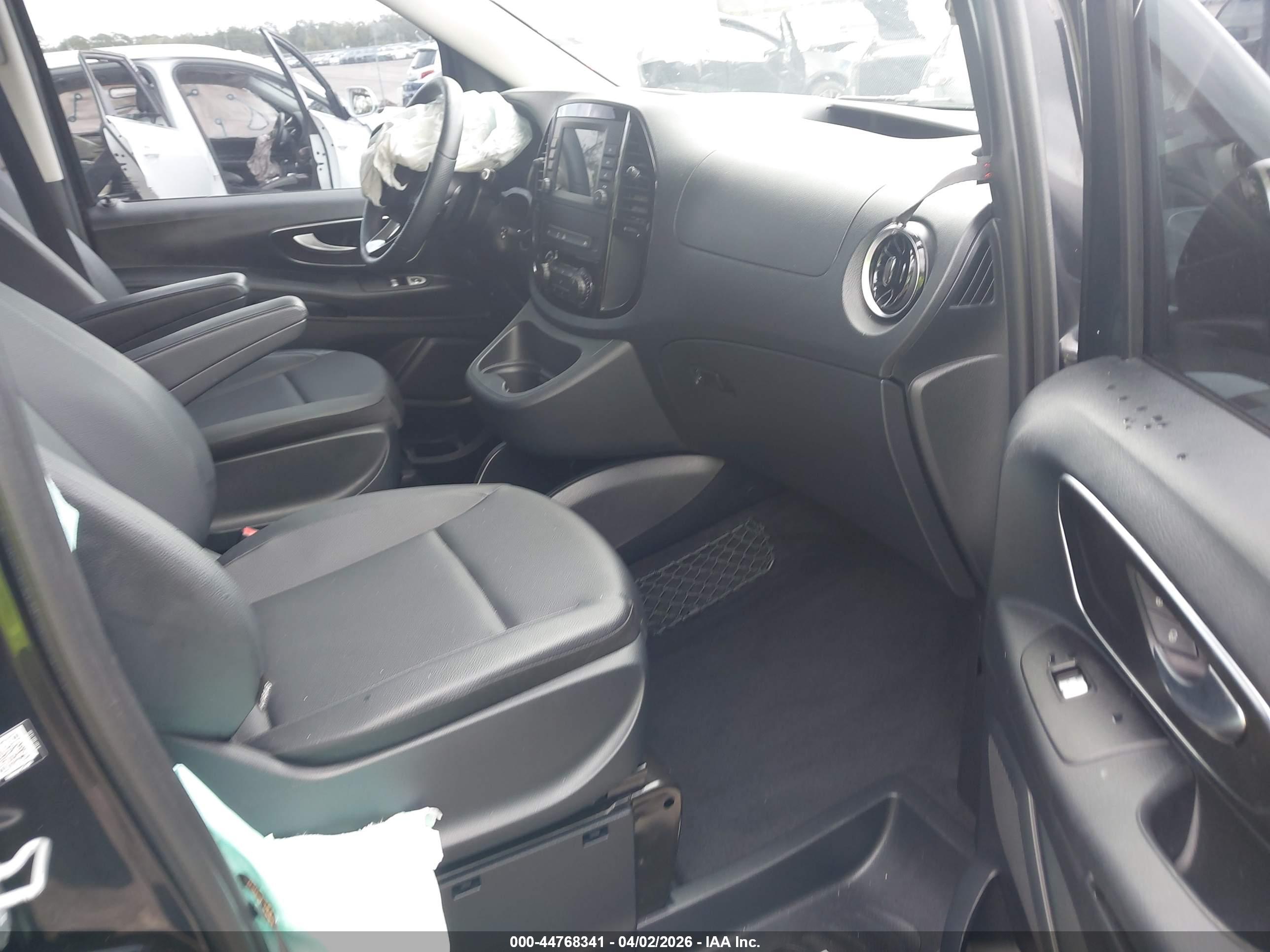MERCEDES-BENZ METRIS image 5