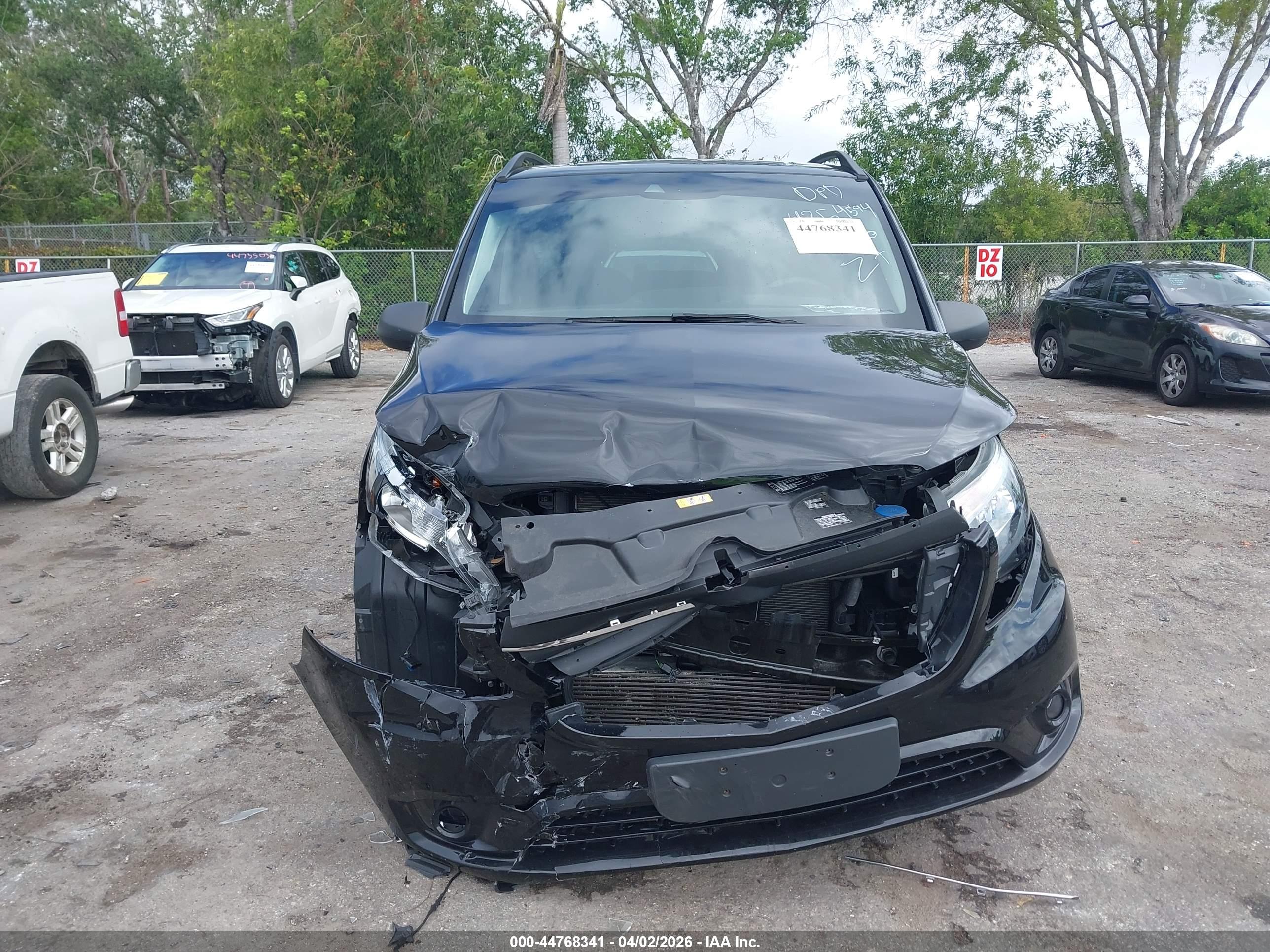 MERCEDES-BENZ METRIS image 6