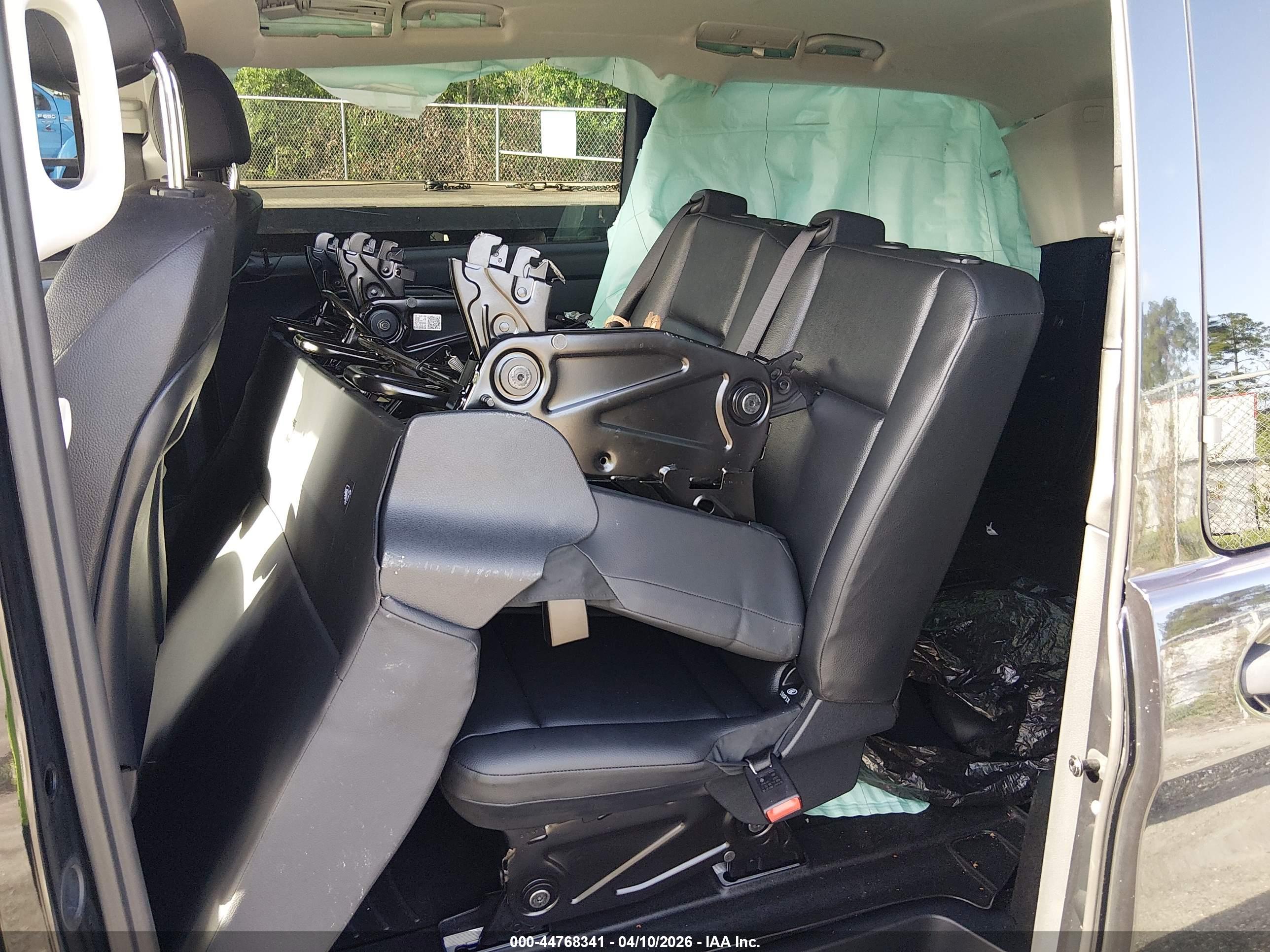 MERCEDES-BENZ METRIS image 8