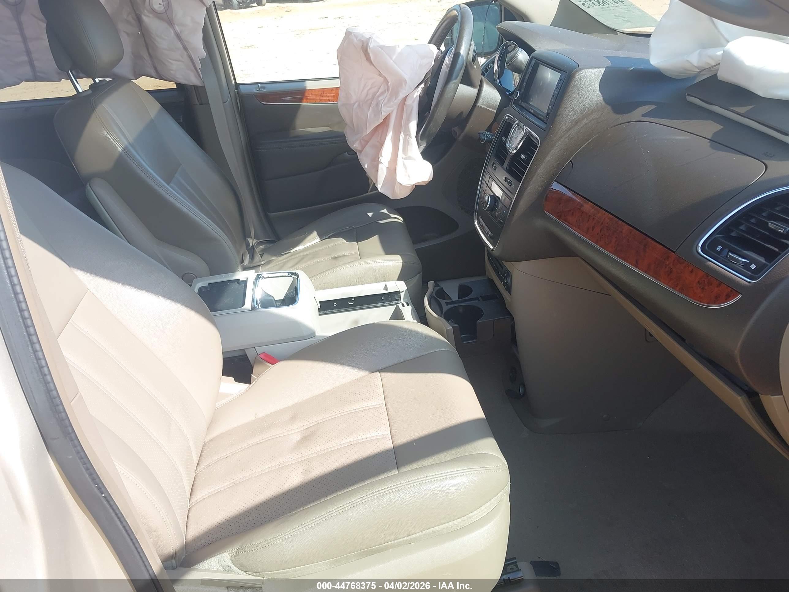 CHRYSLER TOWN image 5