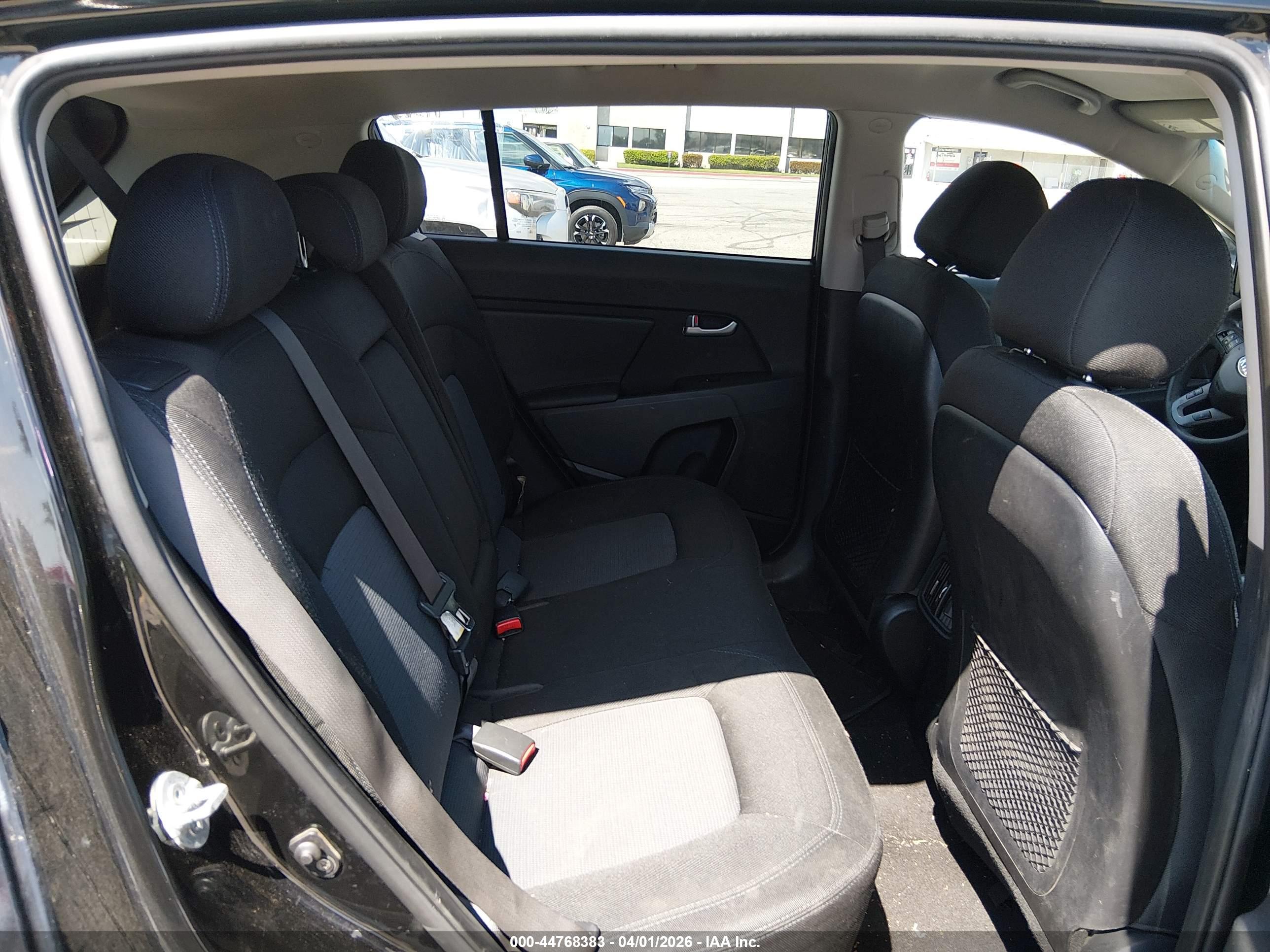 KIA SPORTAGE image 8
