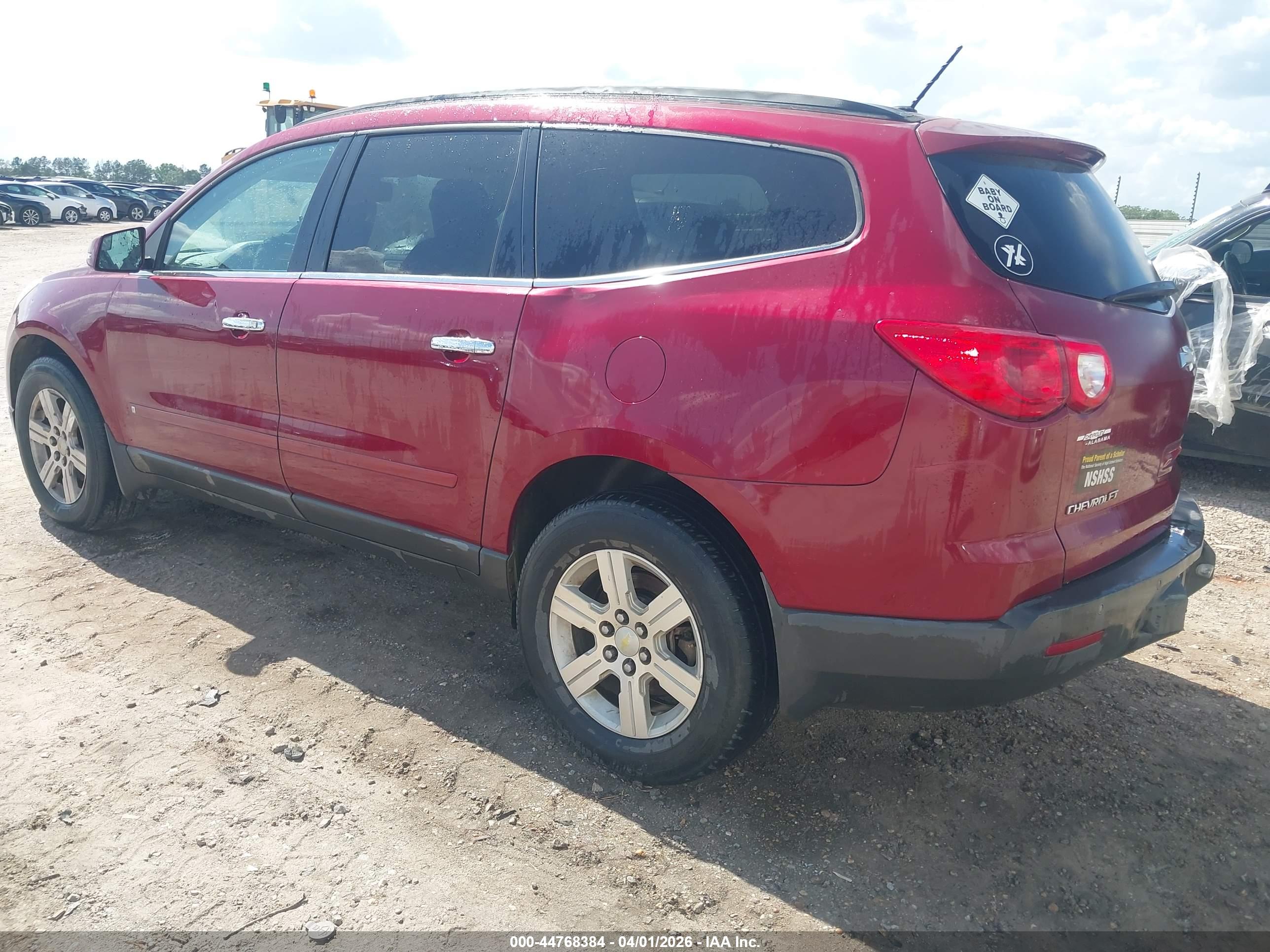 CHEVROLET TRAVERSE image 3