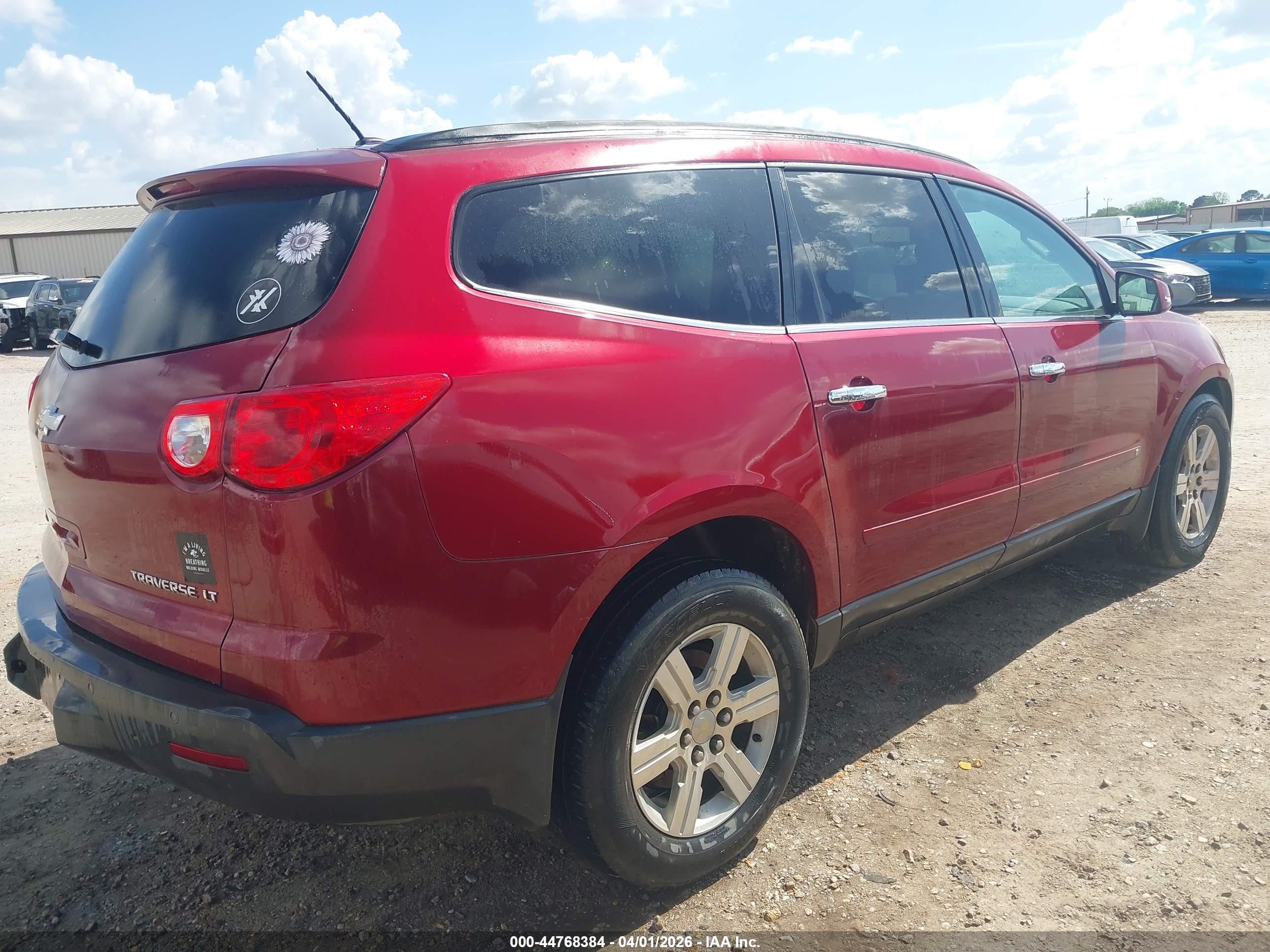 CHEVROLET TRAVERSE image 4