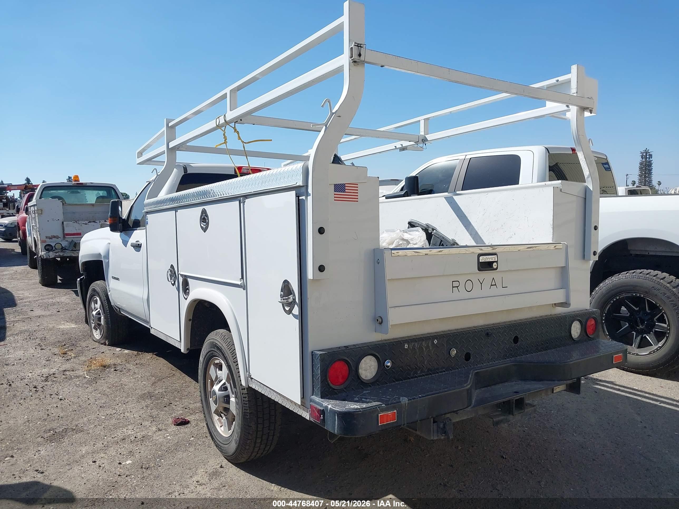 CHEVROLET SILVERADO image 3