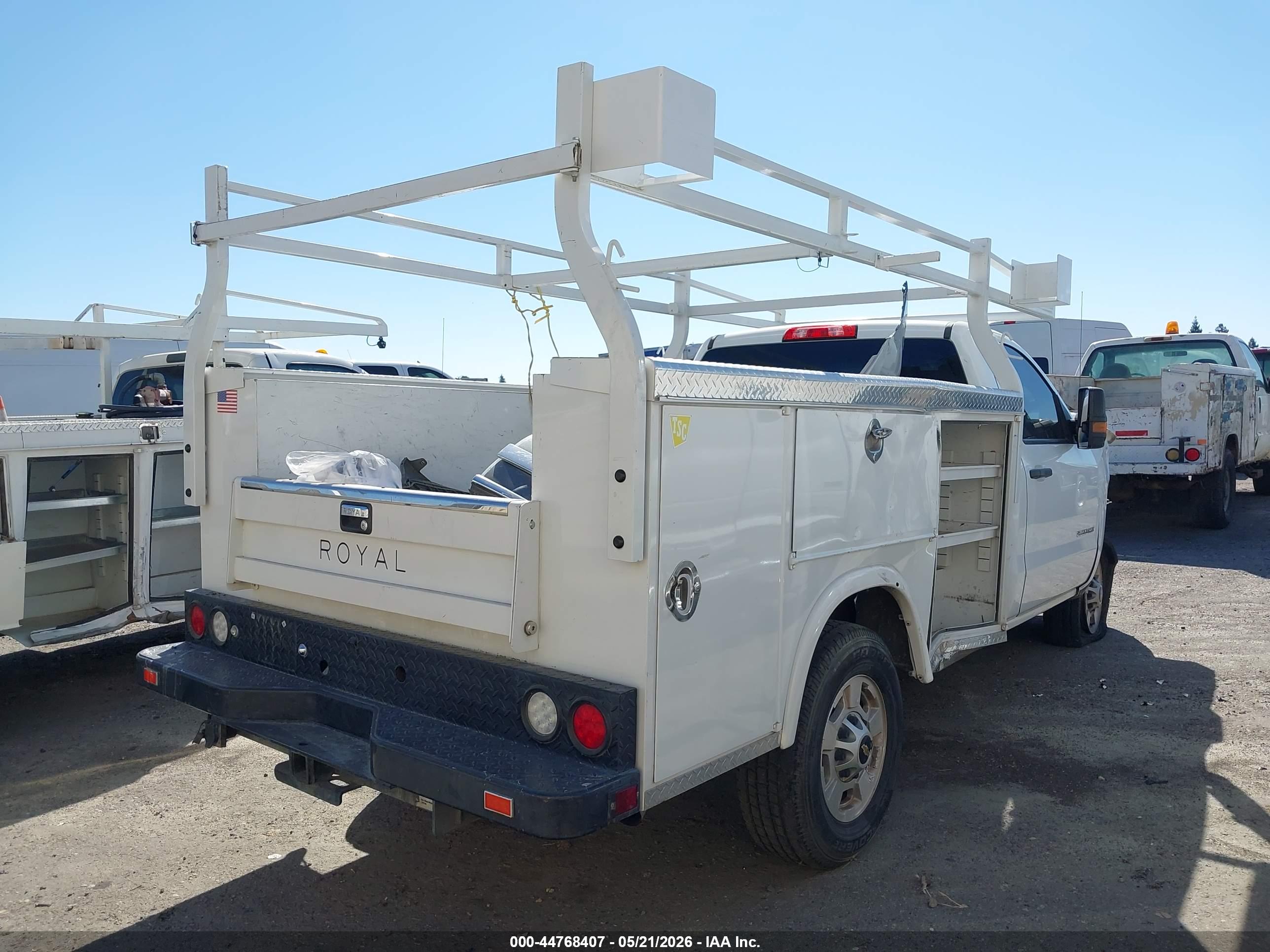 CHEVROLET SILVERADO image 4