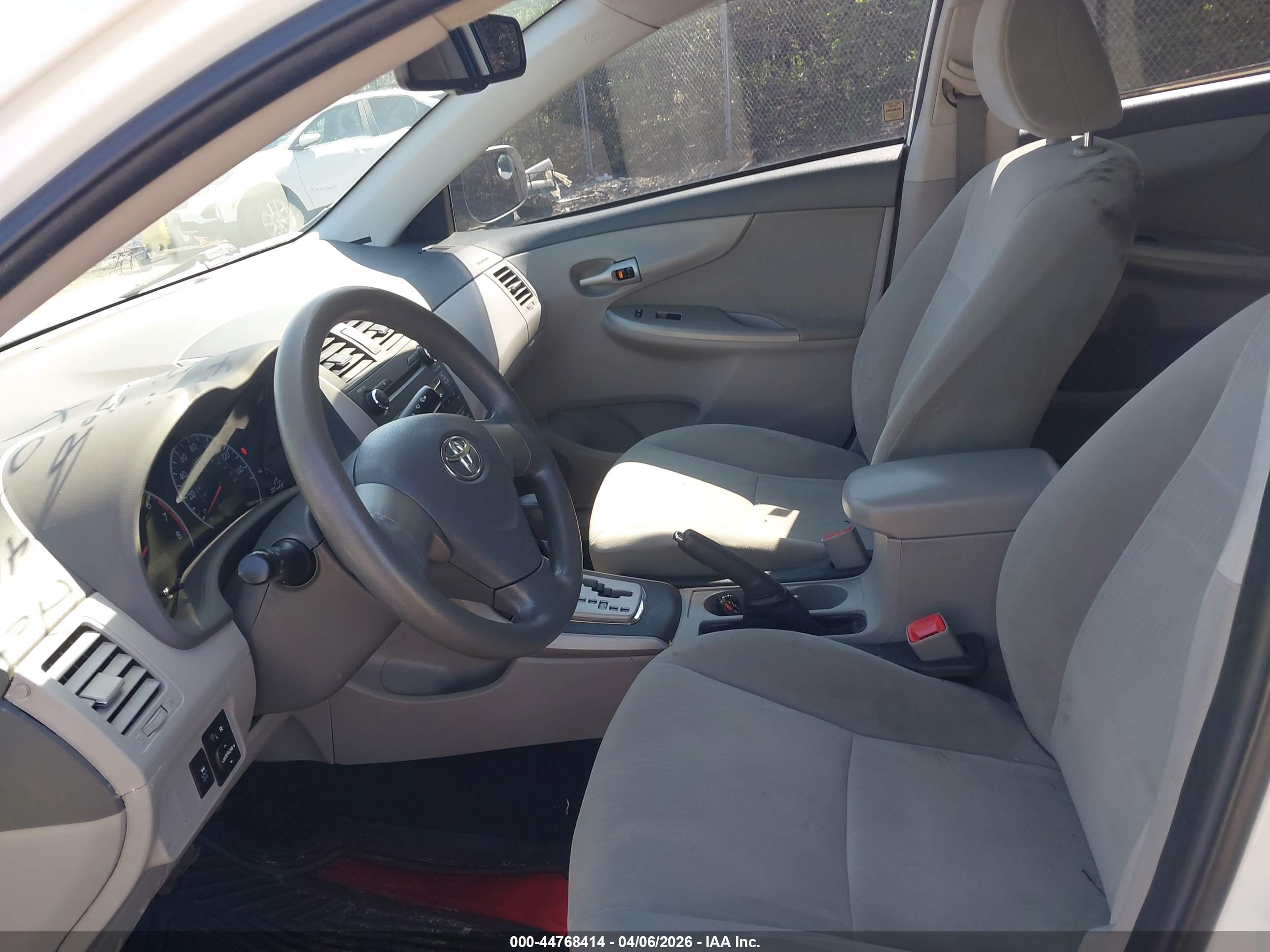TOYOTA COROLLA image 5