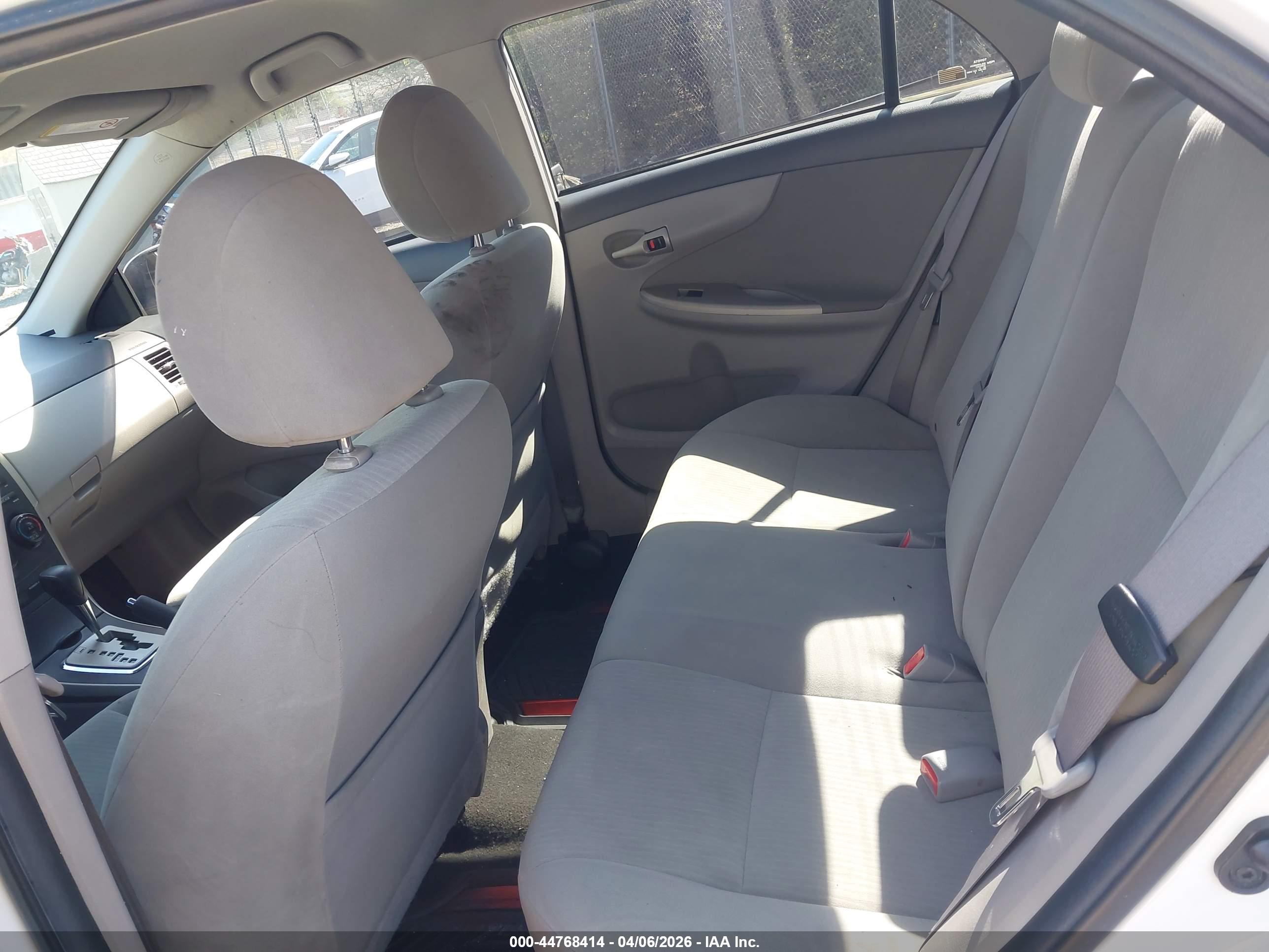 TOYOTA COROLLA image 8