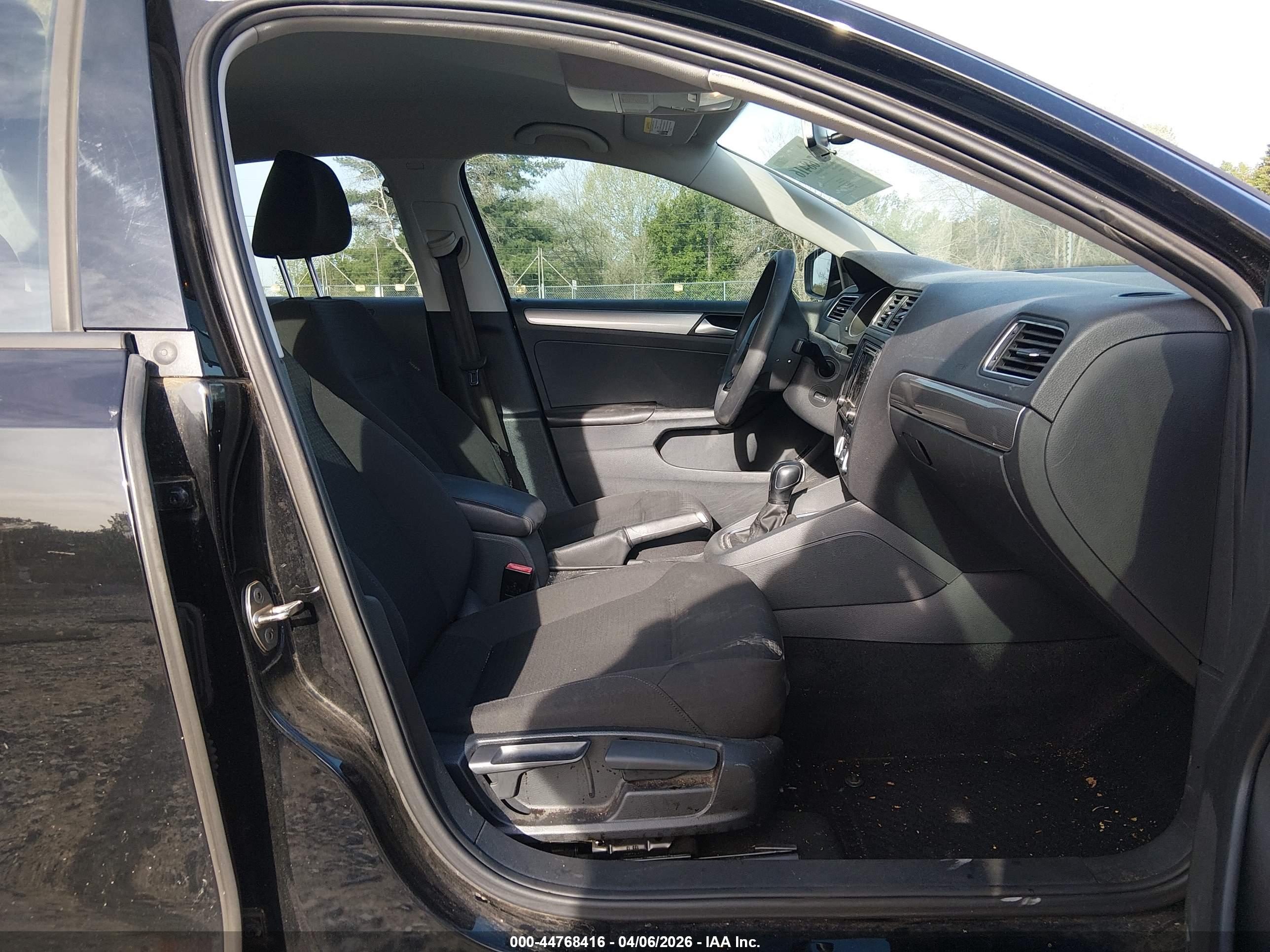 VOLKSWAGEN JETTA image 5