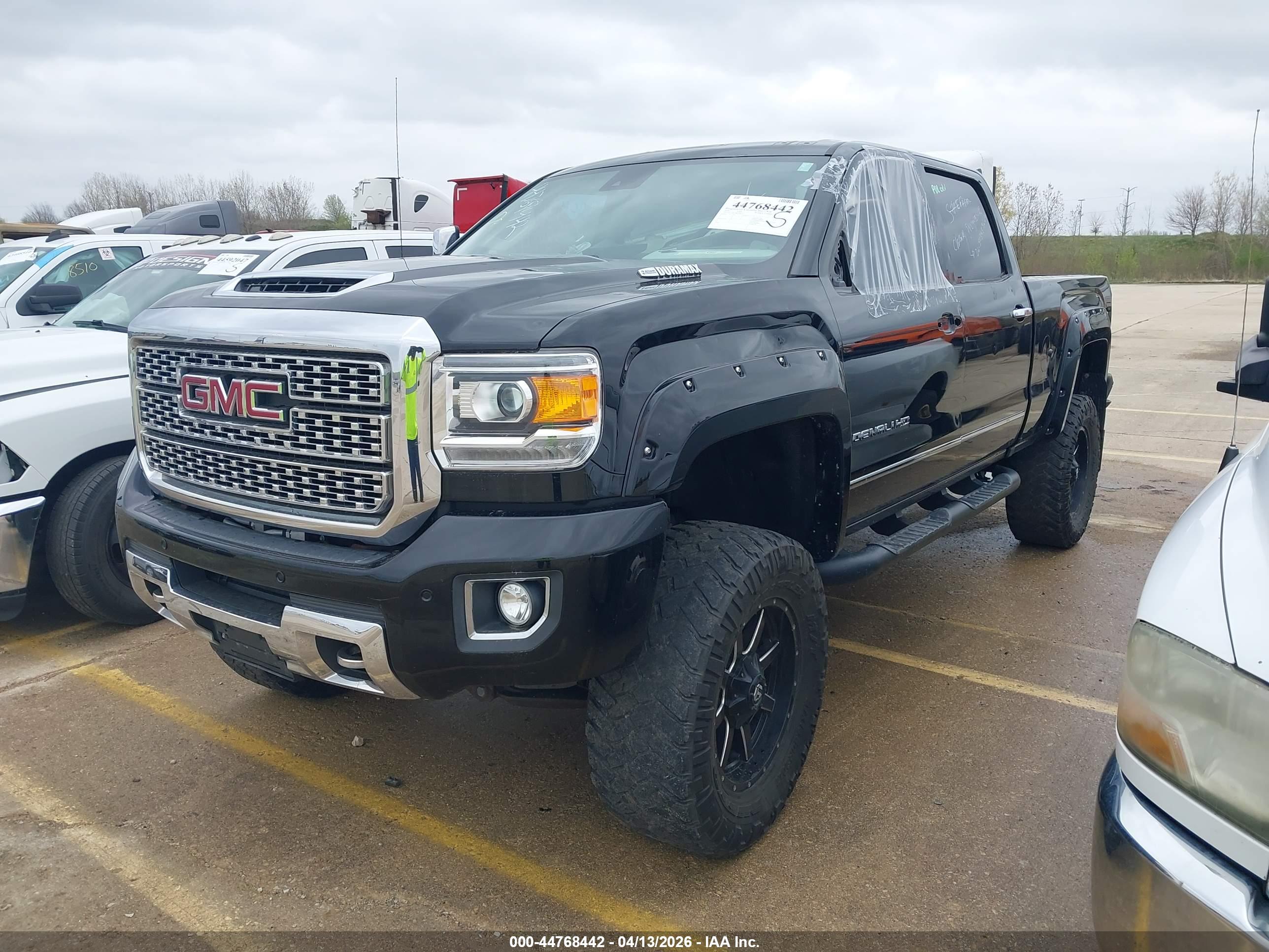 GMC SIERRA image 2