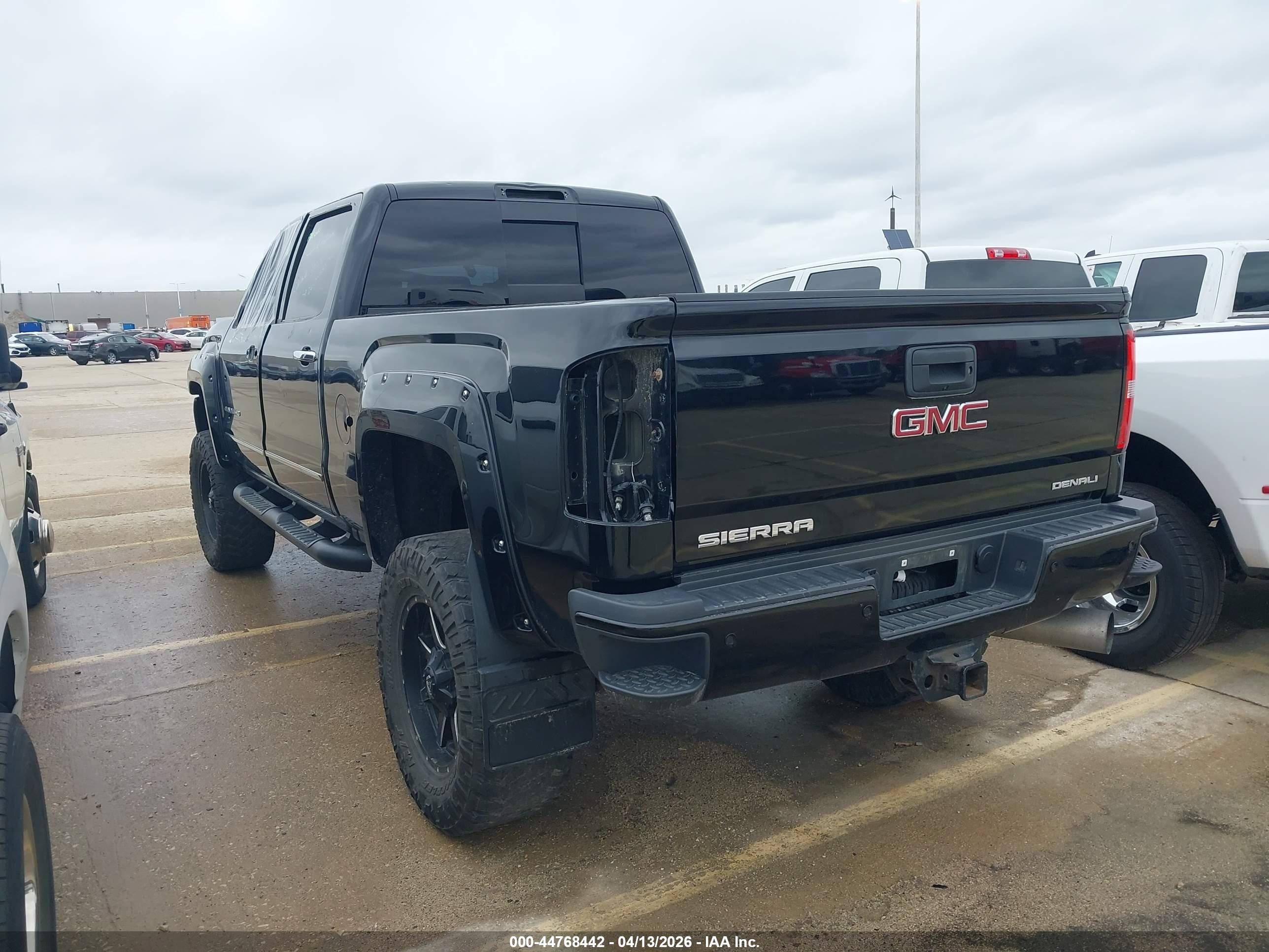 GMC SIERRA image 3