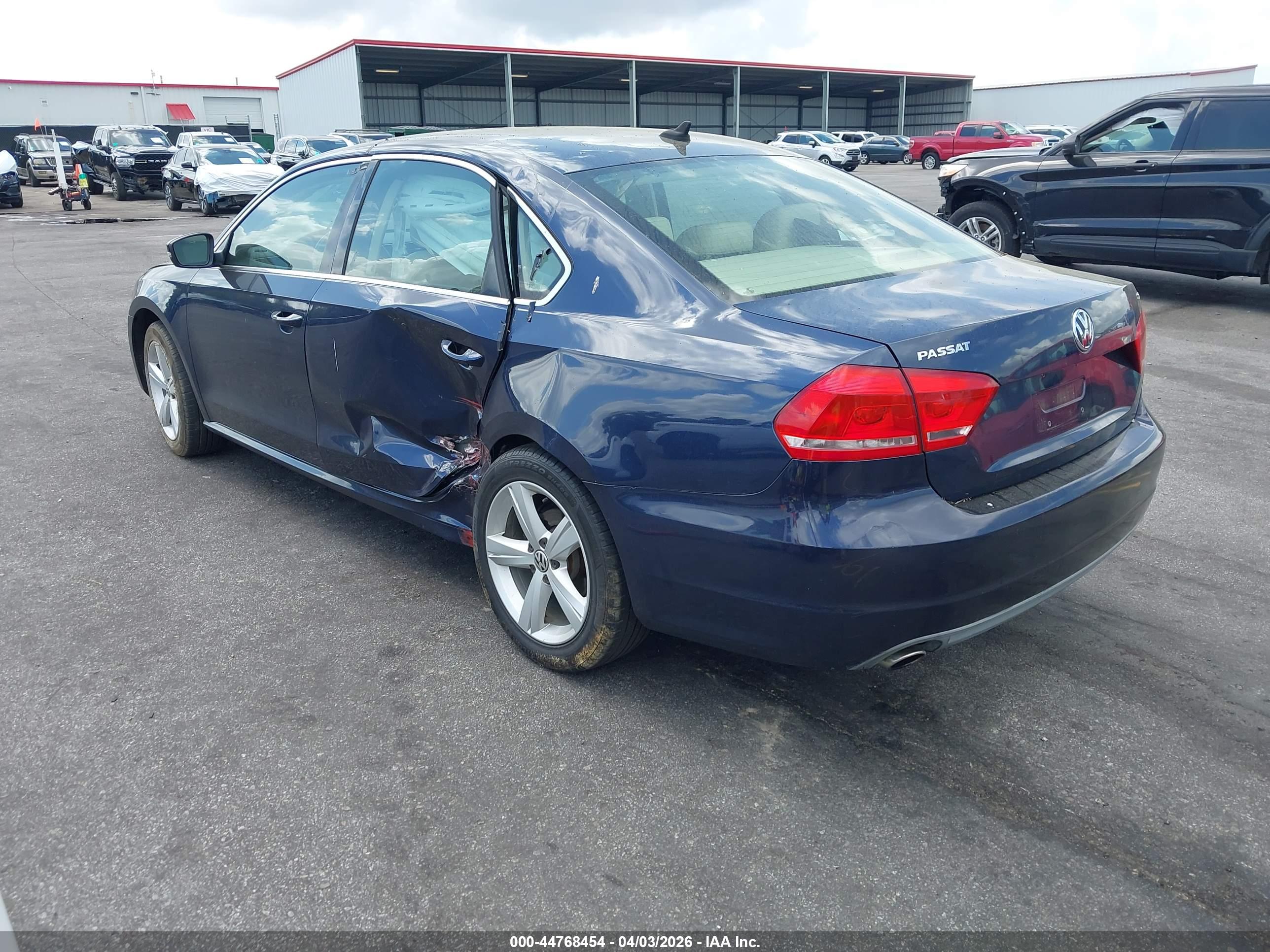 VOLKSWAGEN PASSAT image 3