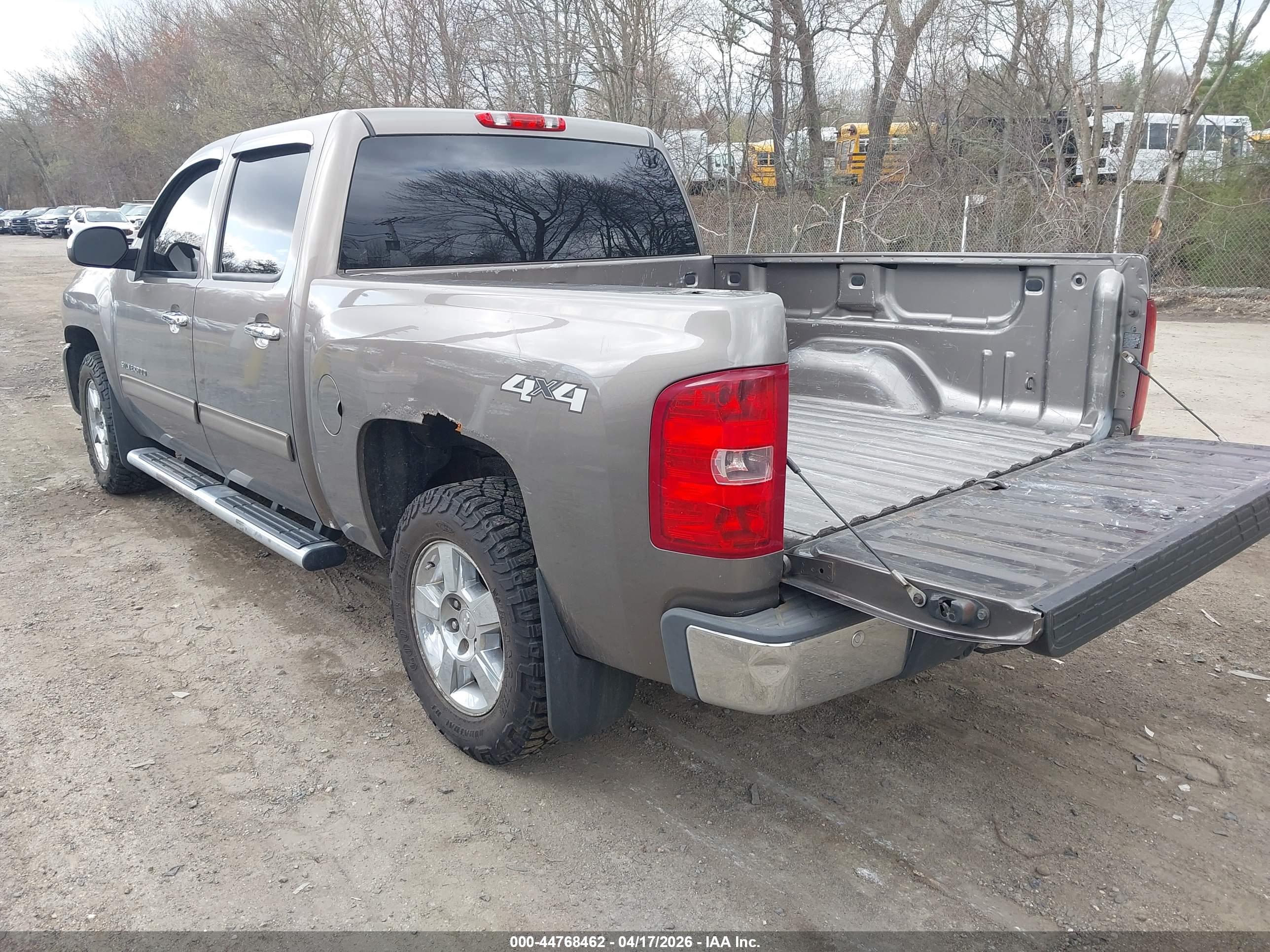 CHEVROLET SILVERADO image 3