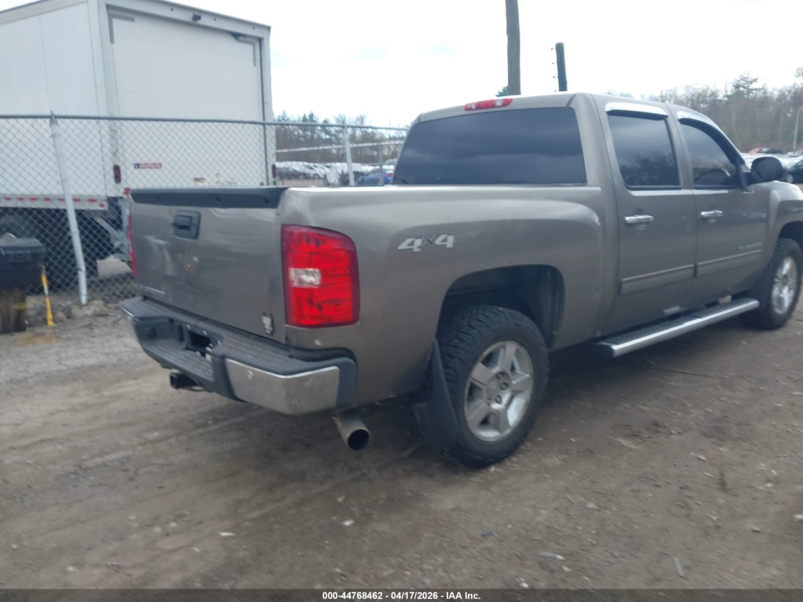 CHEVROLET SILVERADO image 4