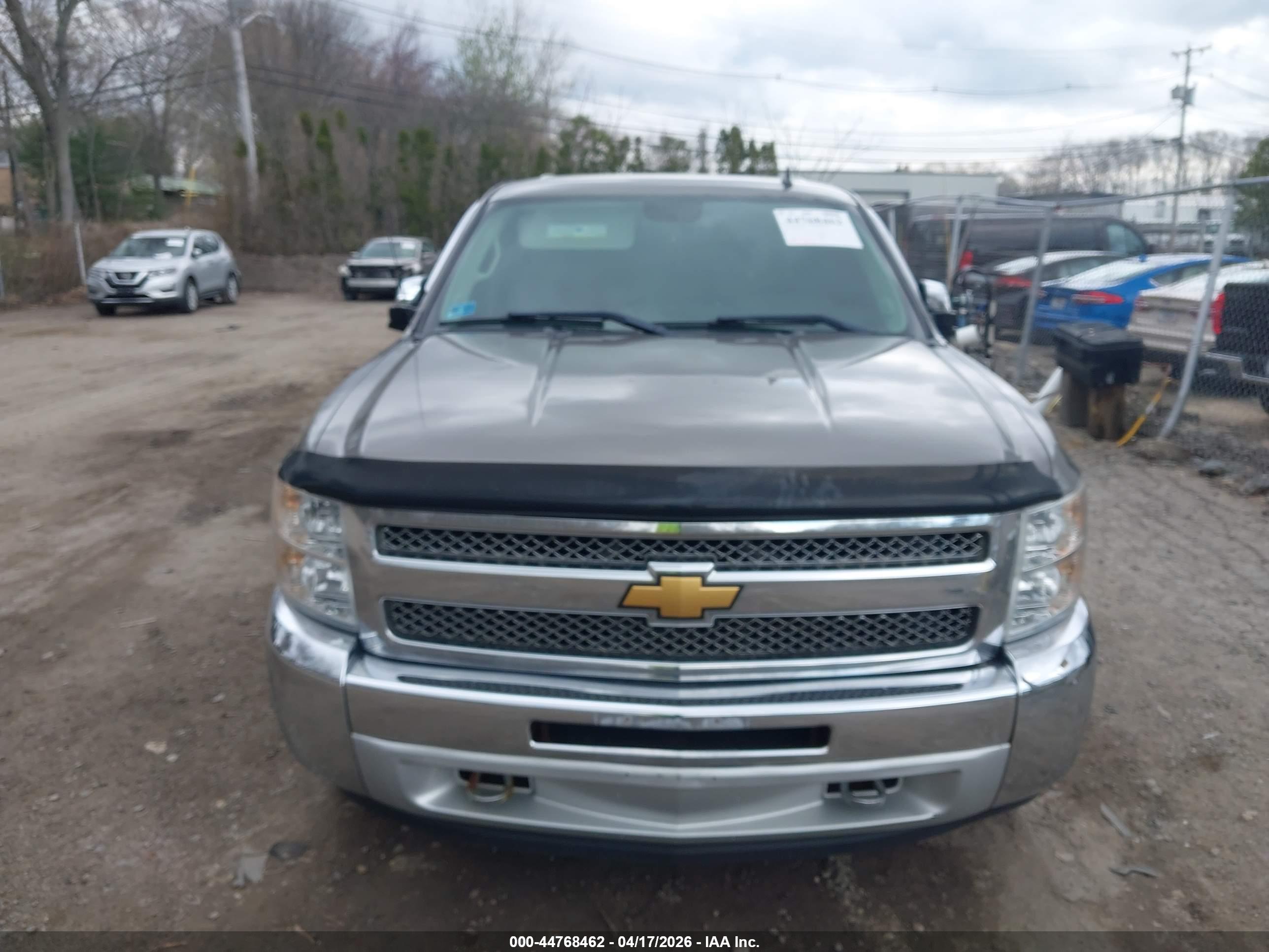 CHEVROLET SILVERADO image 6