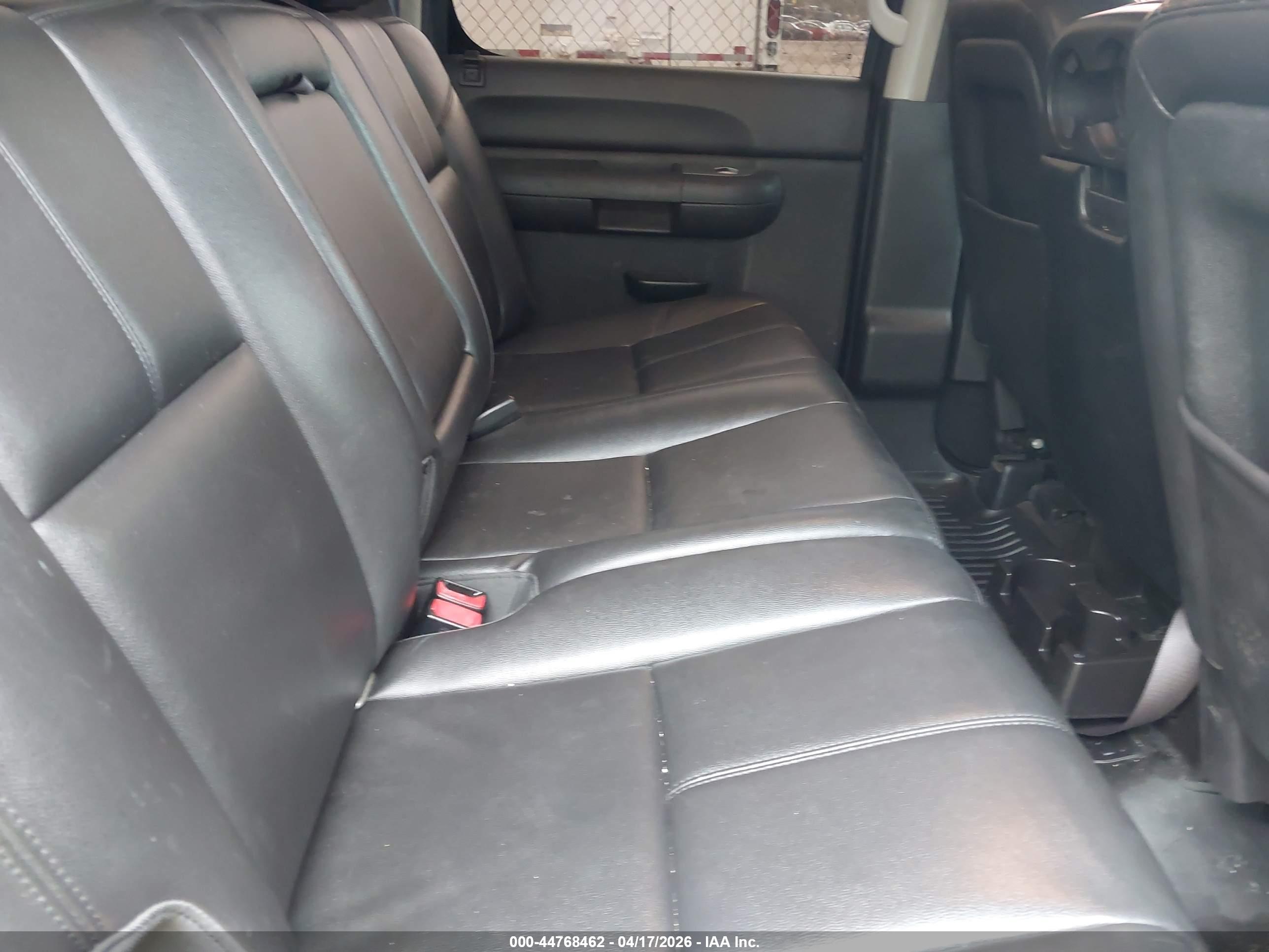 CHEVROLET SILVERADO image 8