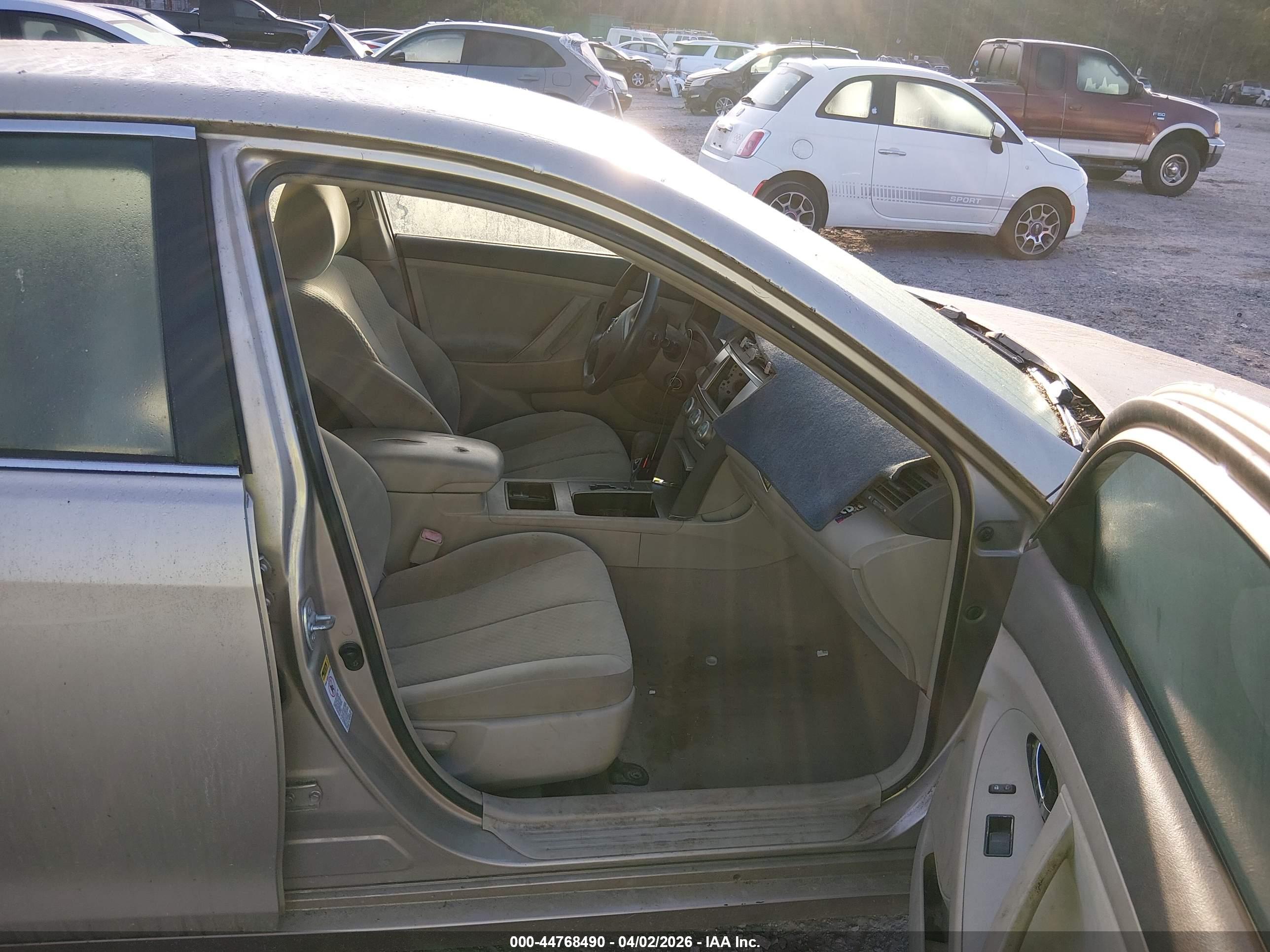 TOYOTA CAMRY image 5