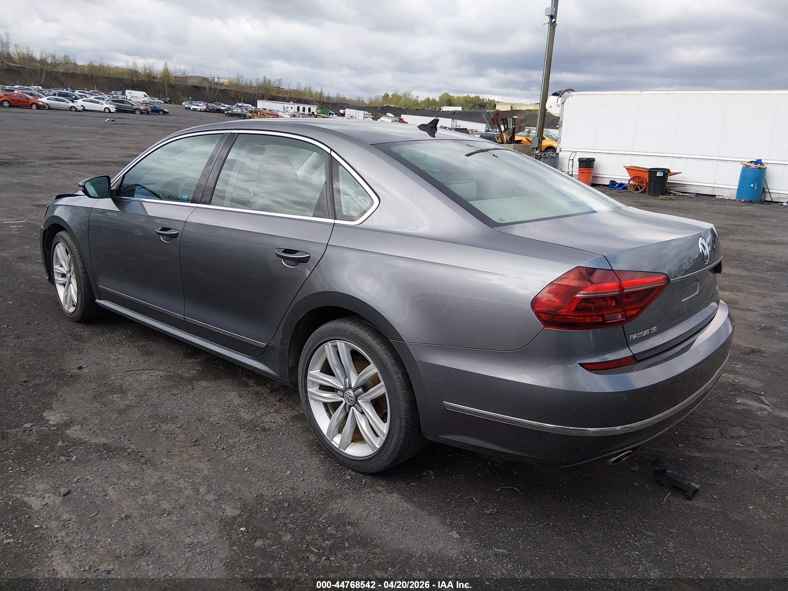 VOLKSWAGEN PASSAT image 3