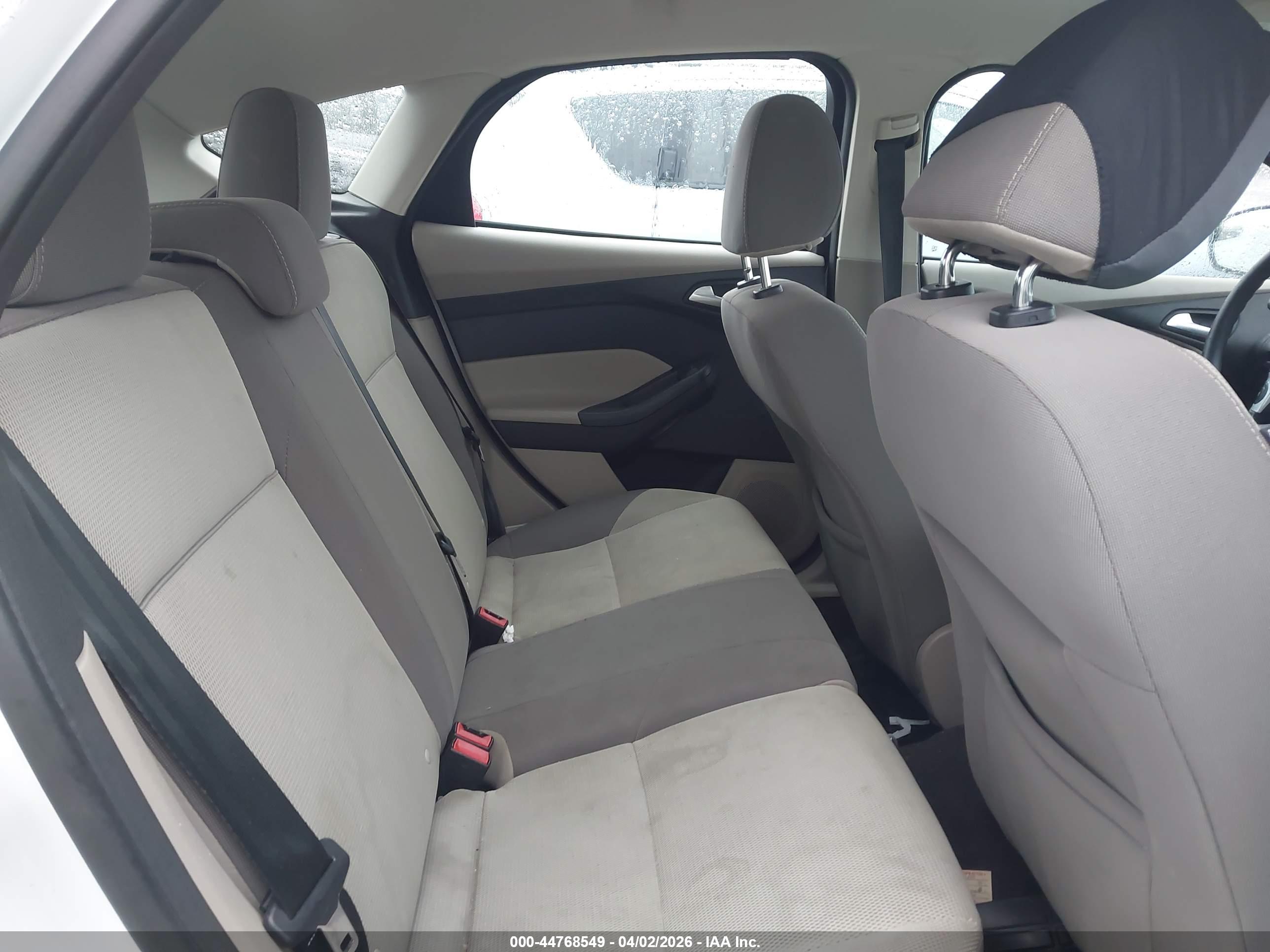 FORD FOCUS image 8