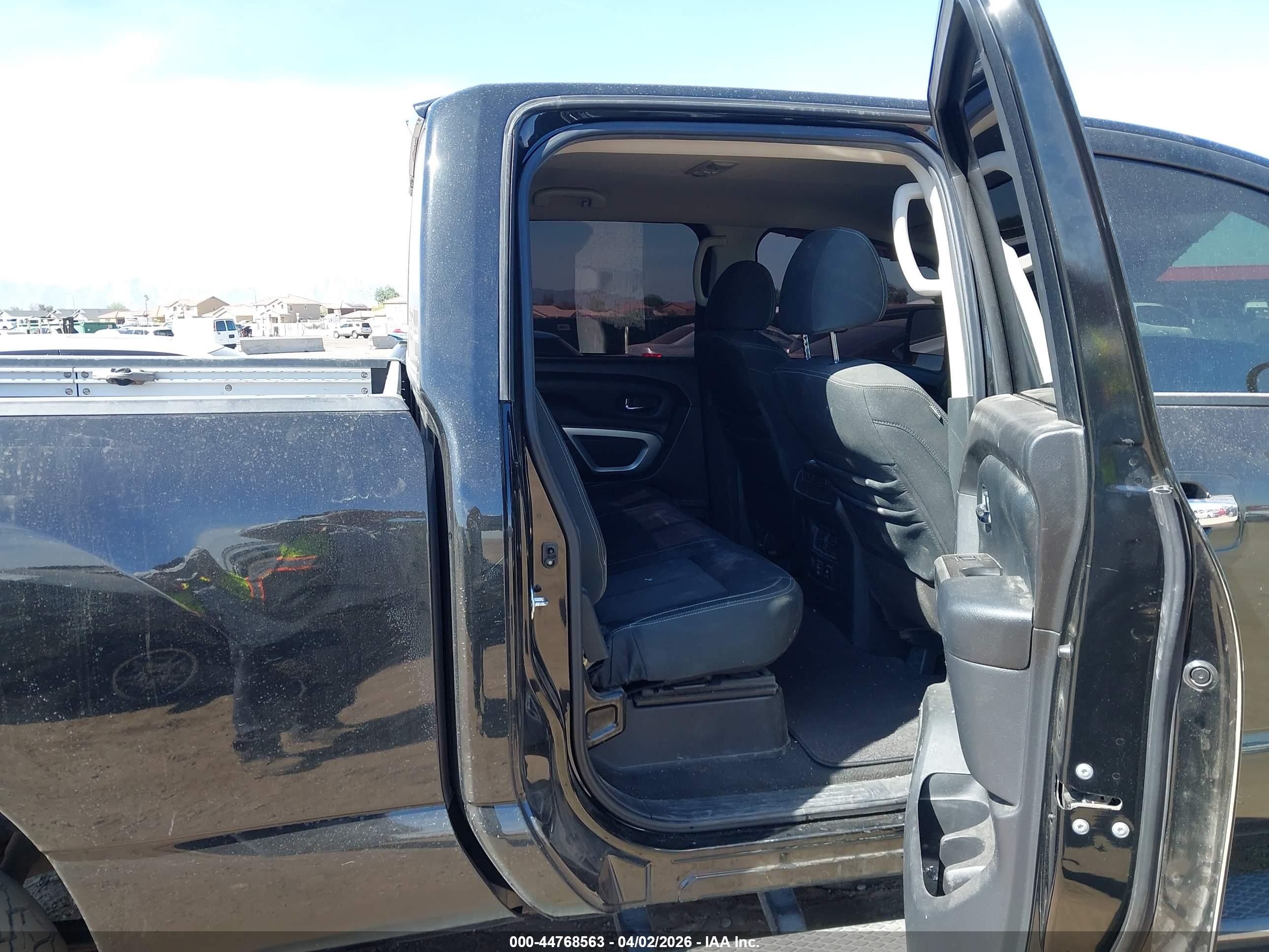 NISSAN TITAN image 8