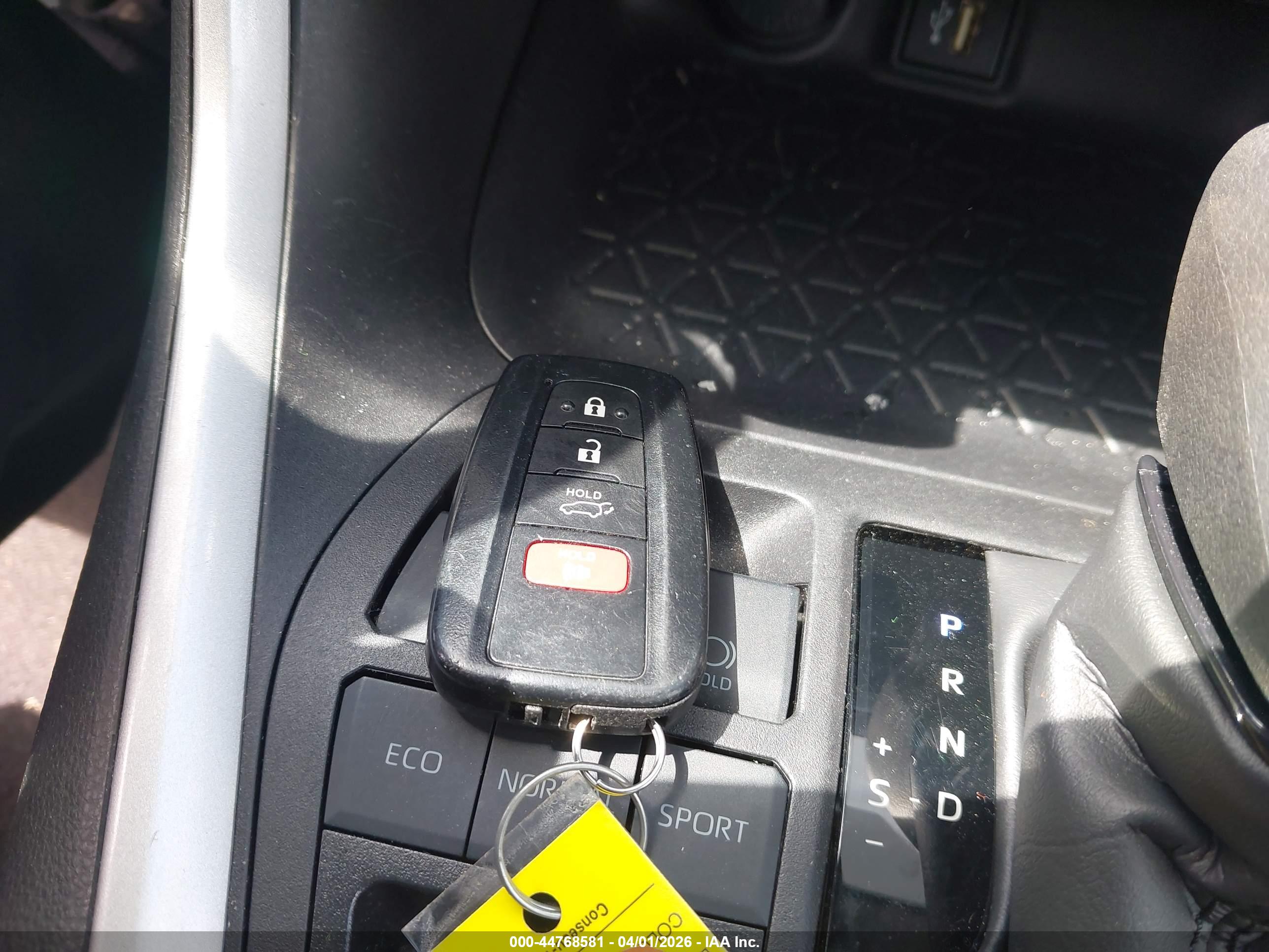 TOYOTA RAV4 image 11