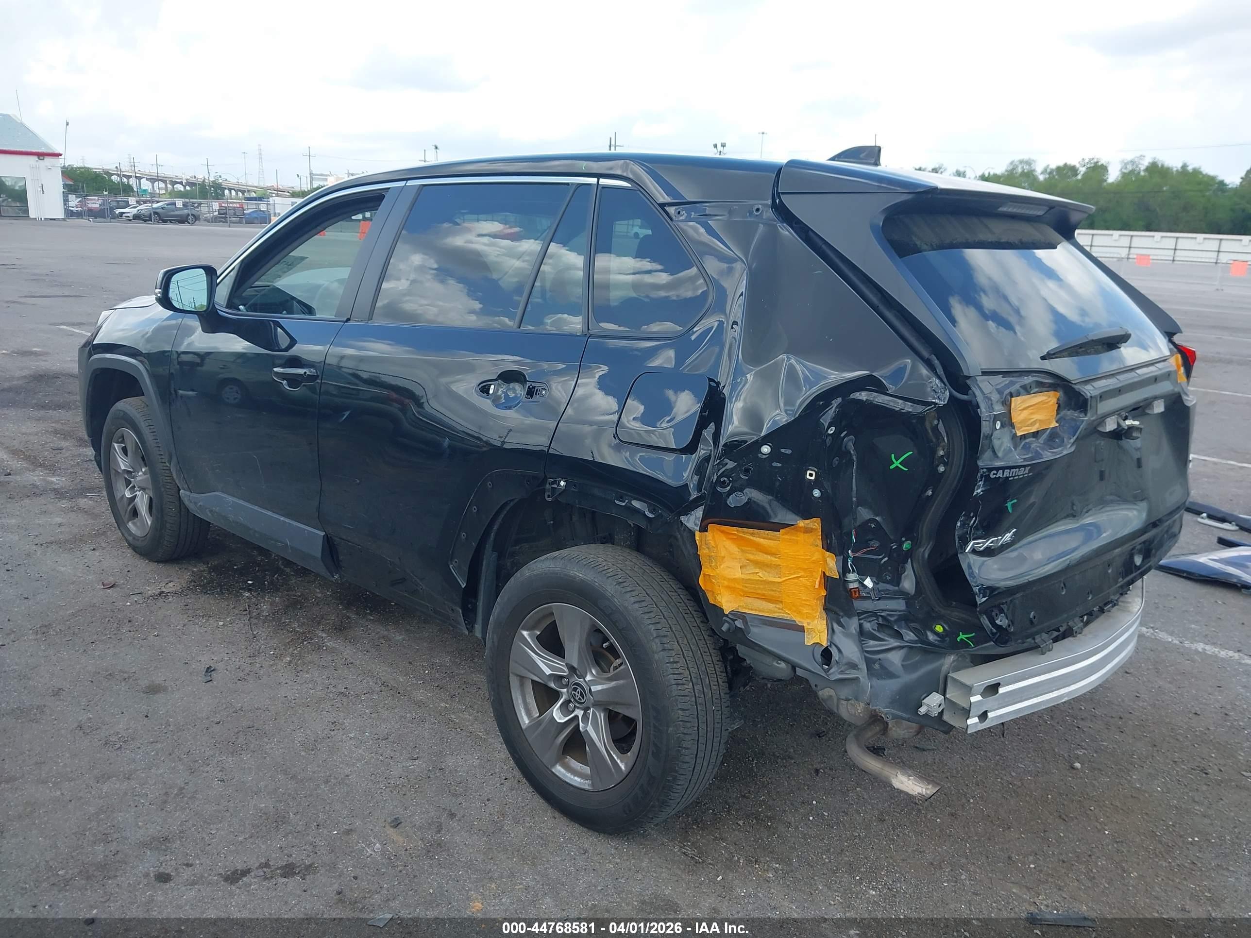 TOYOTA RAV4 image 3