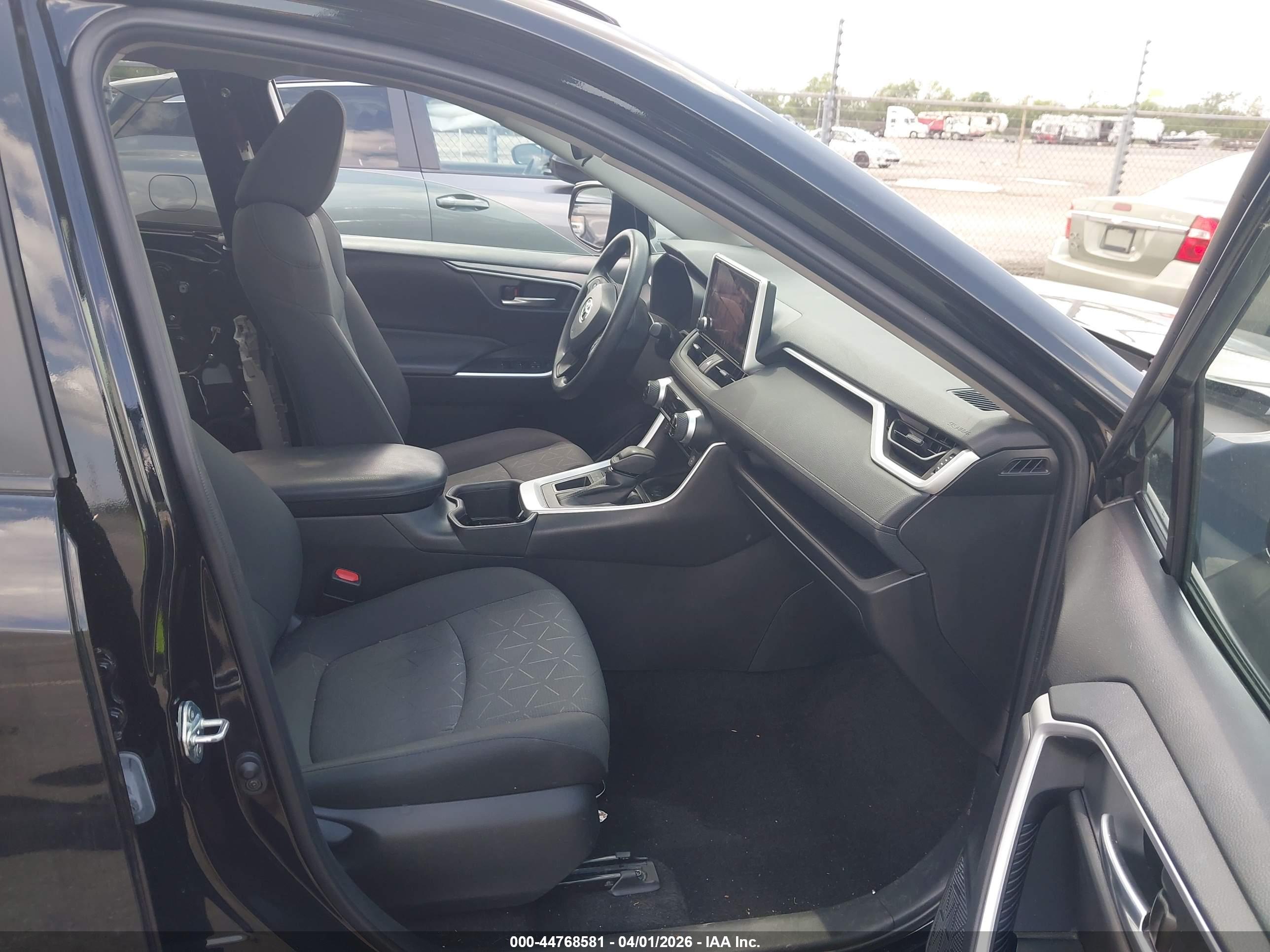 TOYOTA RAV4 image 5