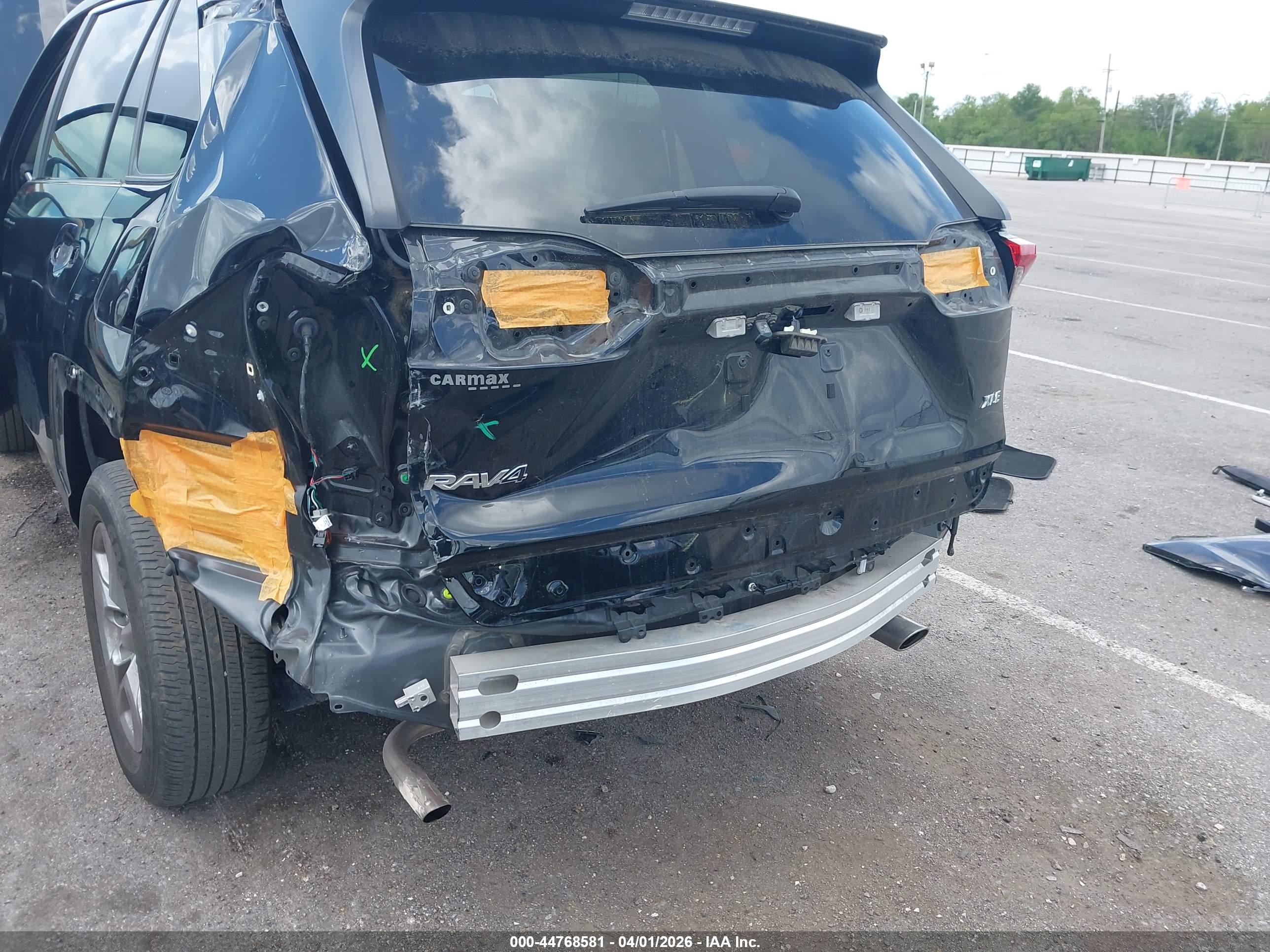 TOYOTA RAV4 image 6
