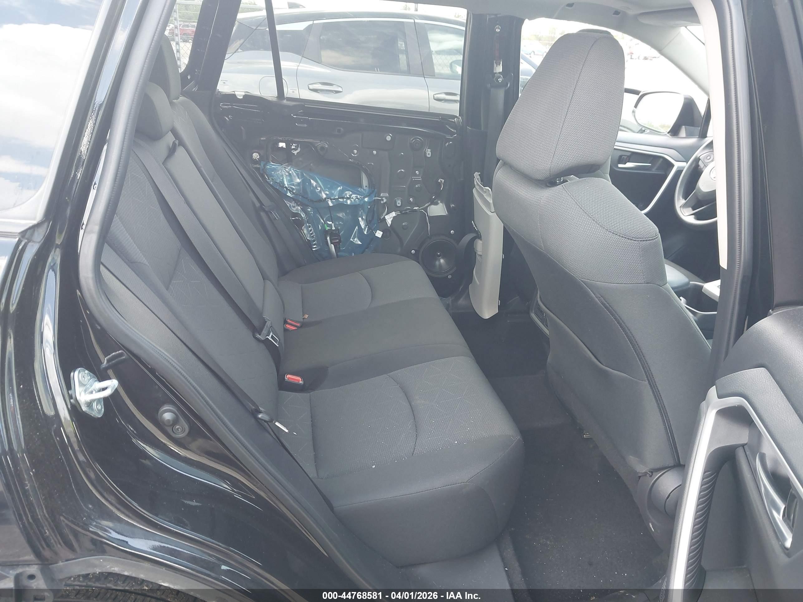 TOYOTA RAV4 image 8