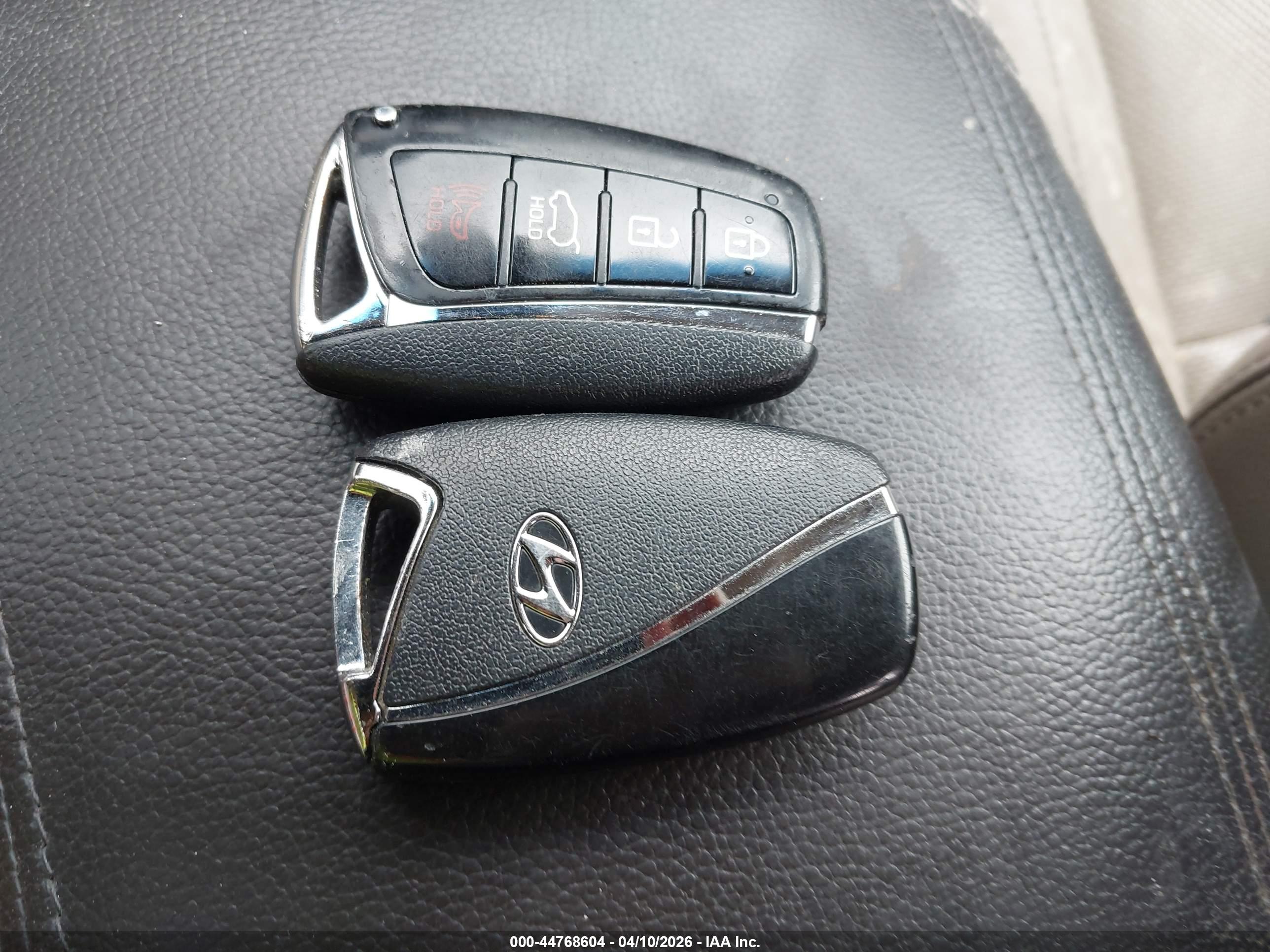 HYUNDAI SANTA image 11