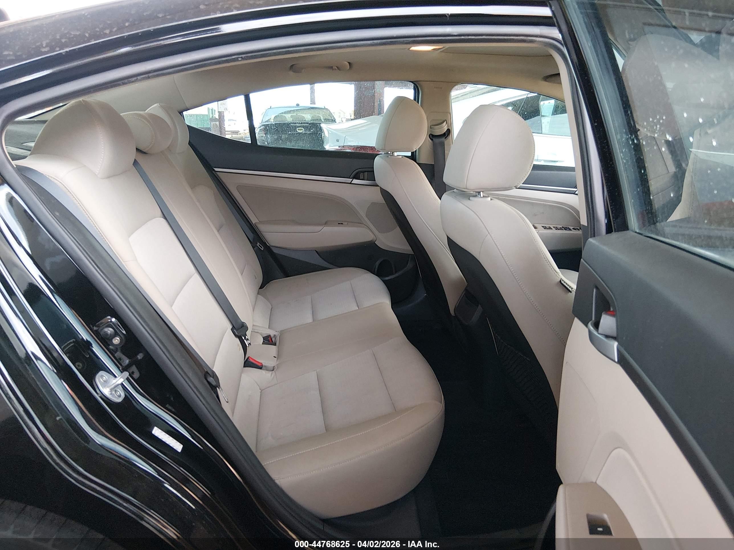 HYUNDAI ELANTRA image 8