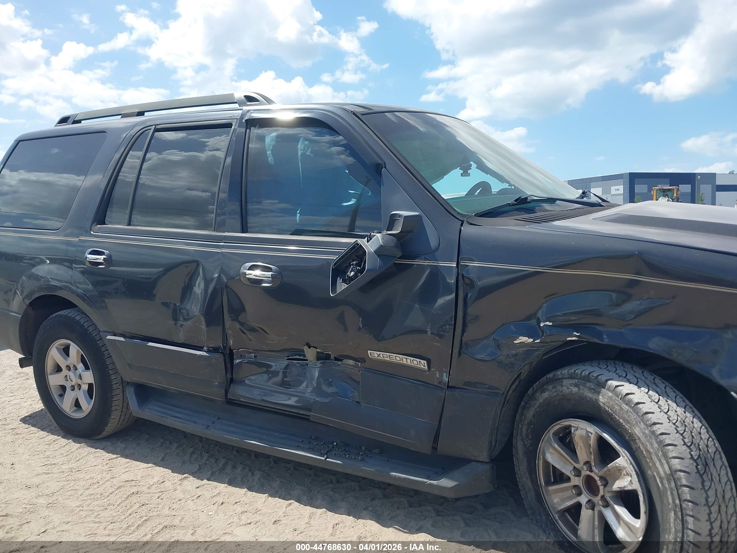 FORD EXPEDITION image 6