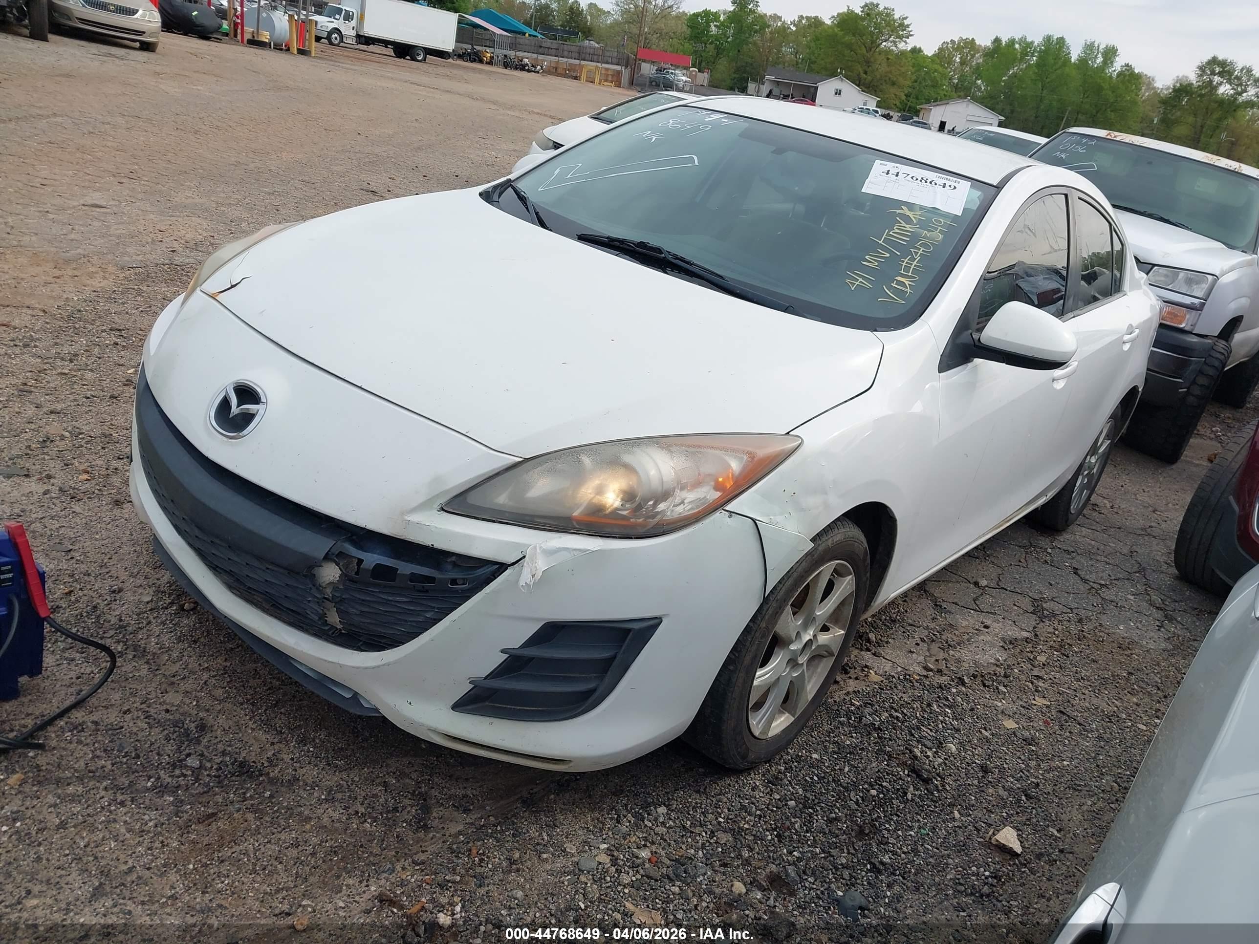 MAZDA MAZDA3 image 2