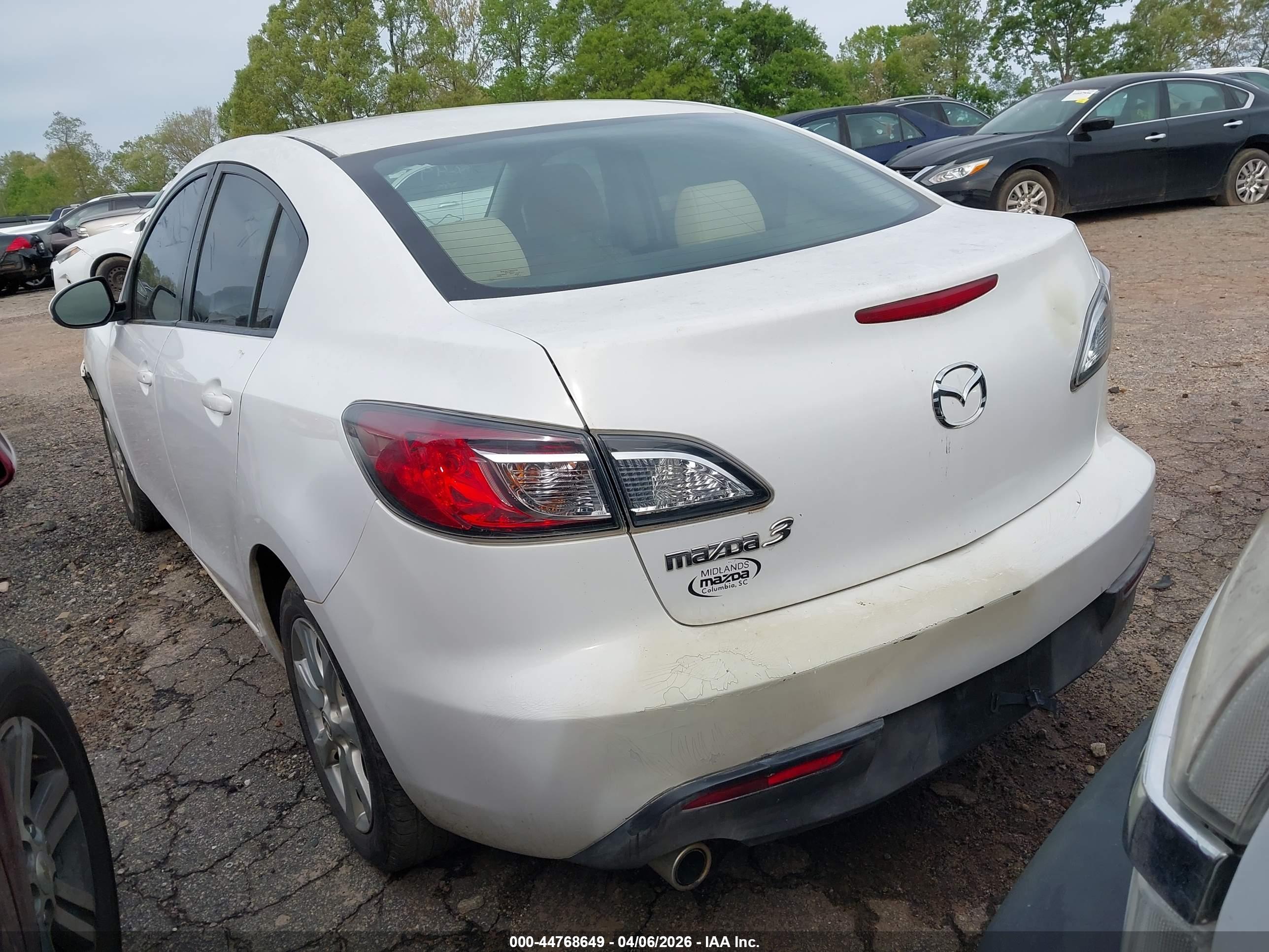 MAZDA MAZDA3 image 3