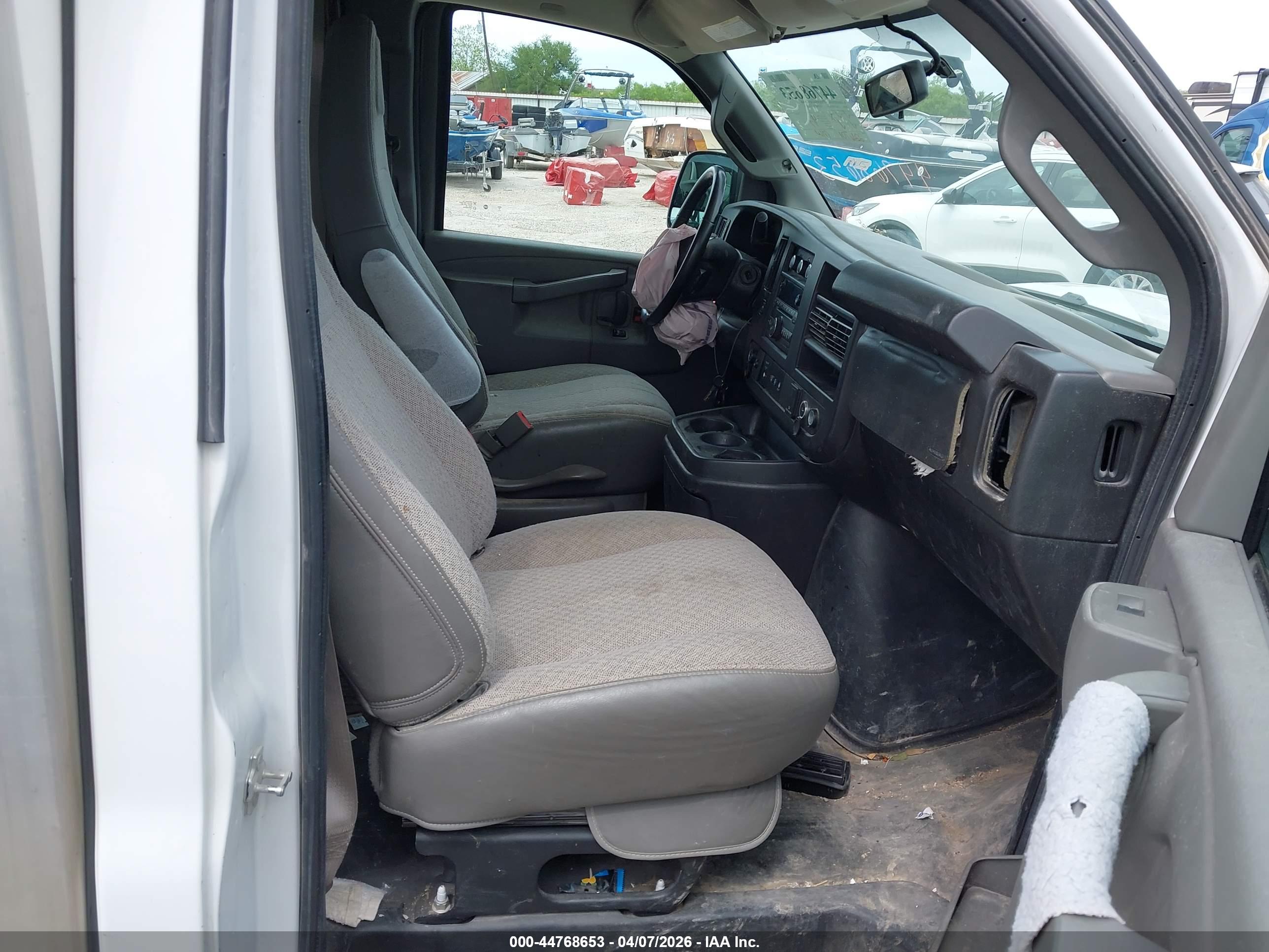 CHEVROLET EXPRESS image 7