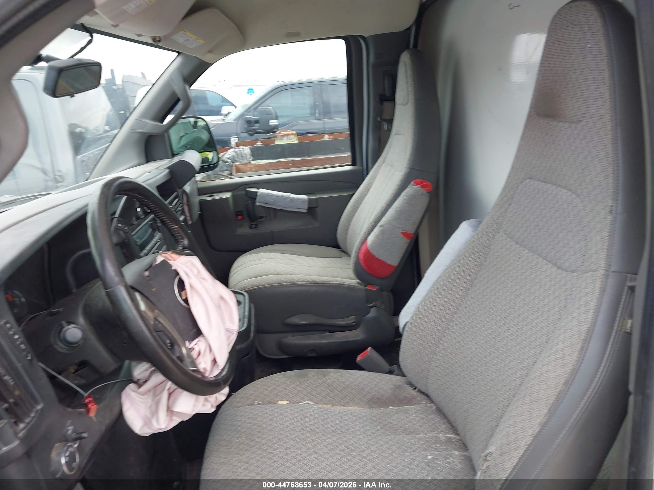 CHEVROLET EXPRESS image 8