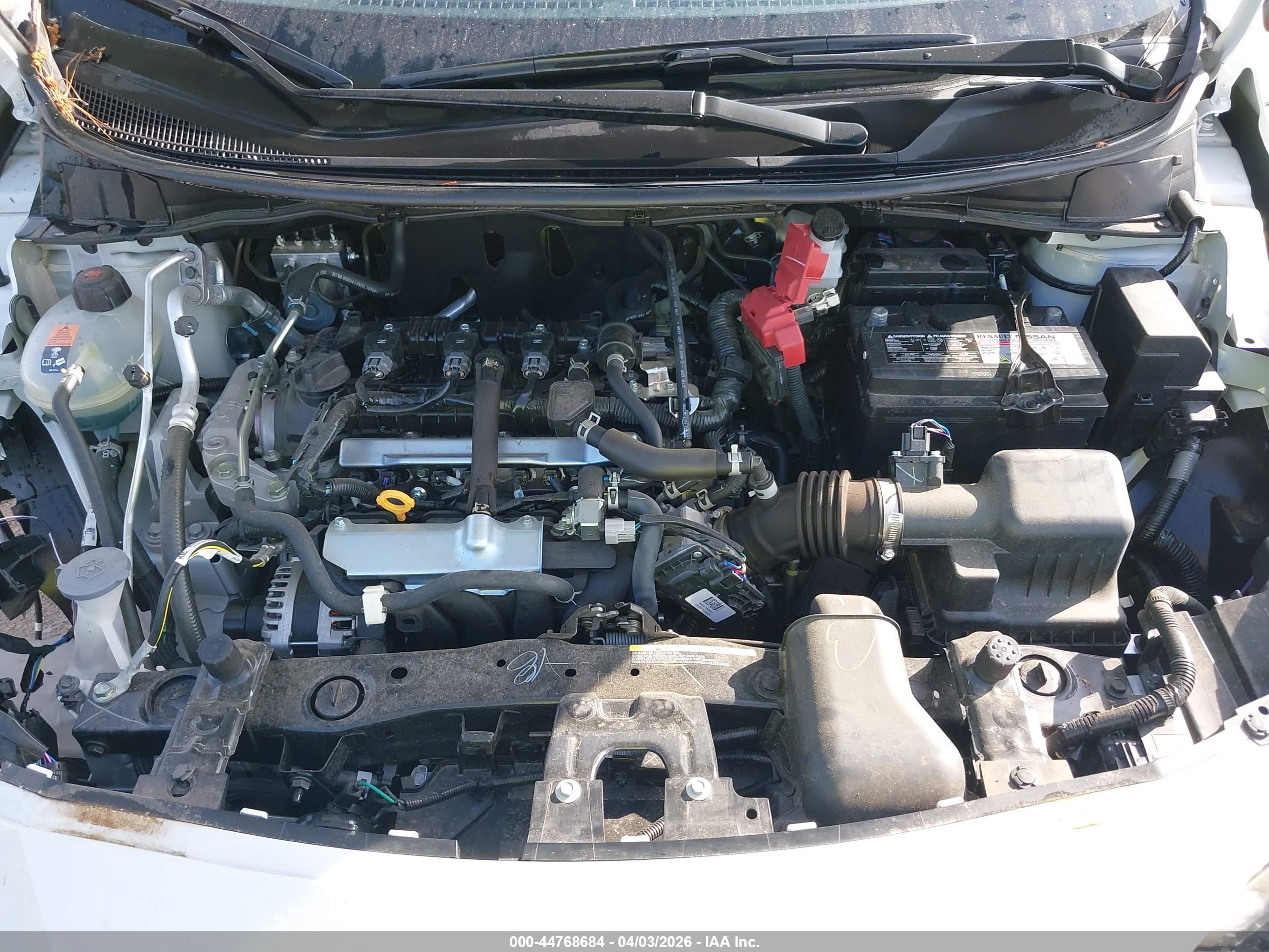 NISSAN VERSA image 10