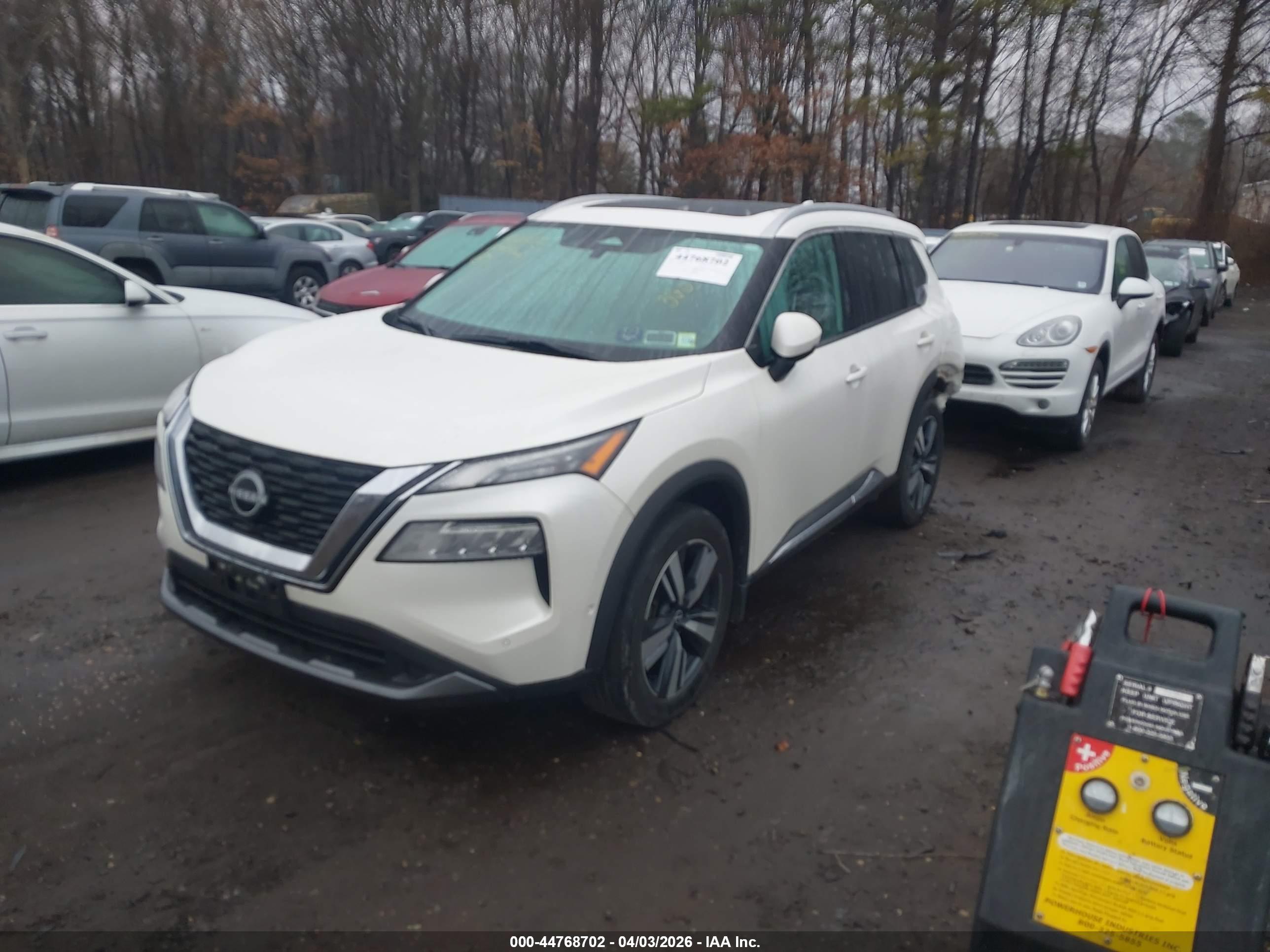 NISSAN ROGUE image 2
