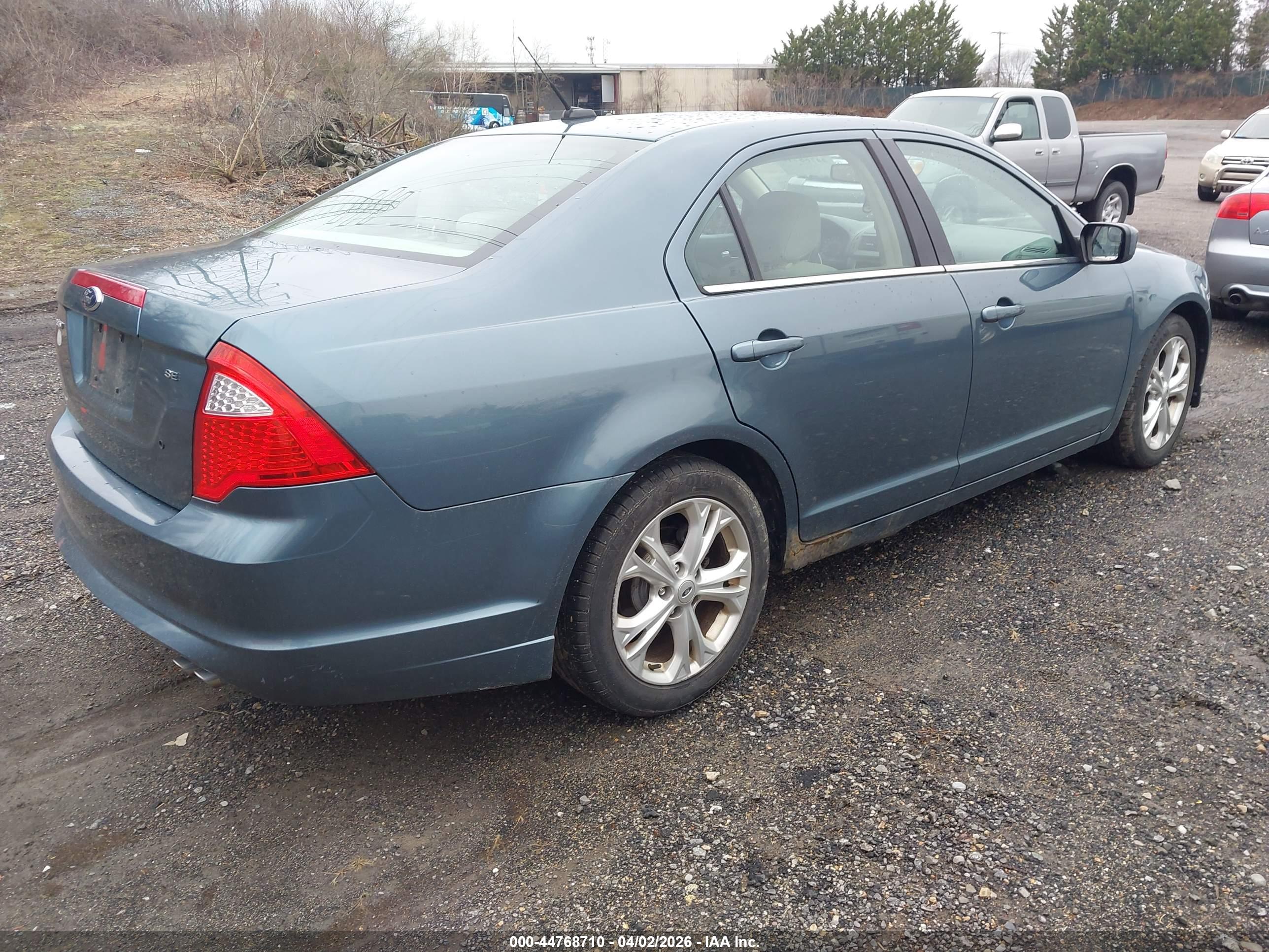 FORD FUSION image 4